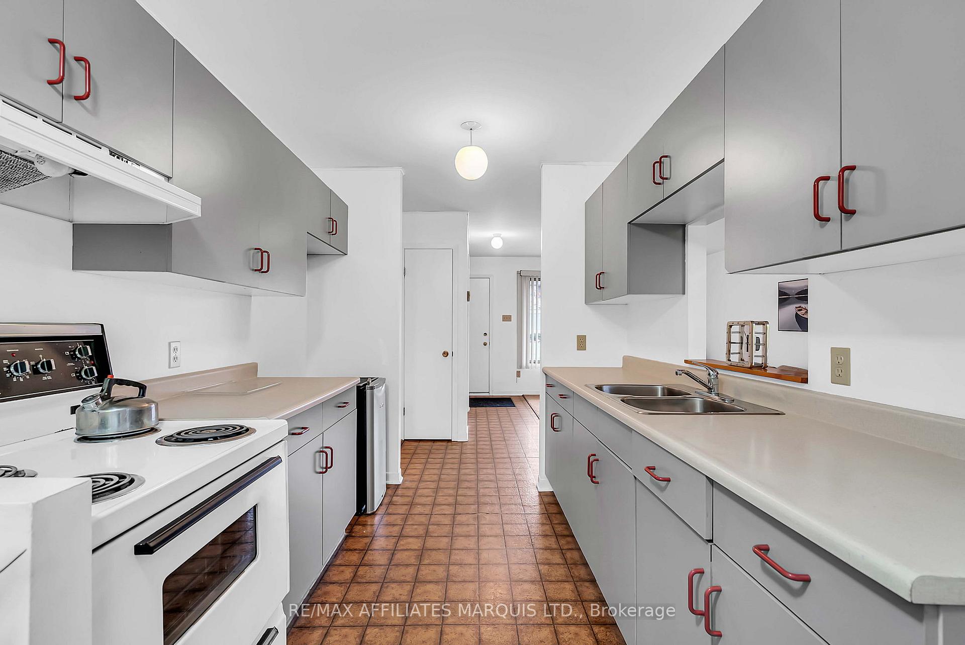 Photo 13 of 812 Kenyon Crescent, Cornwall — HOMEH