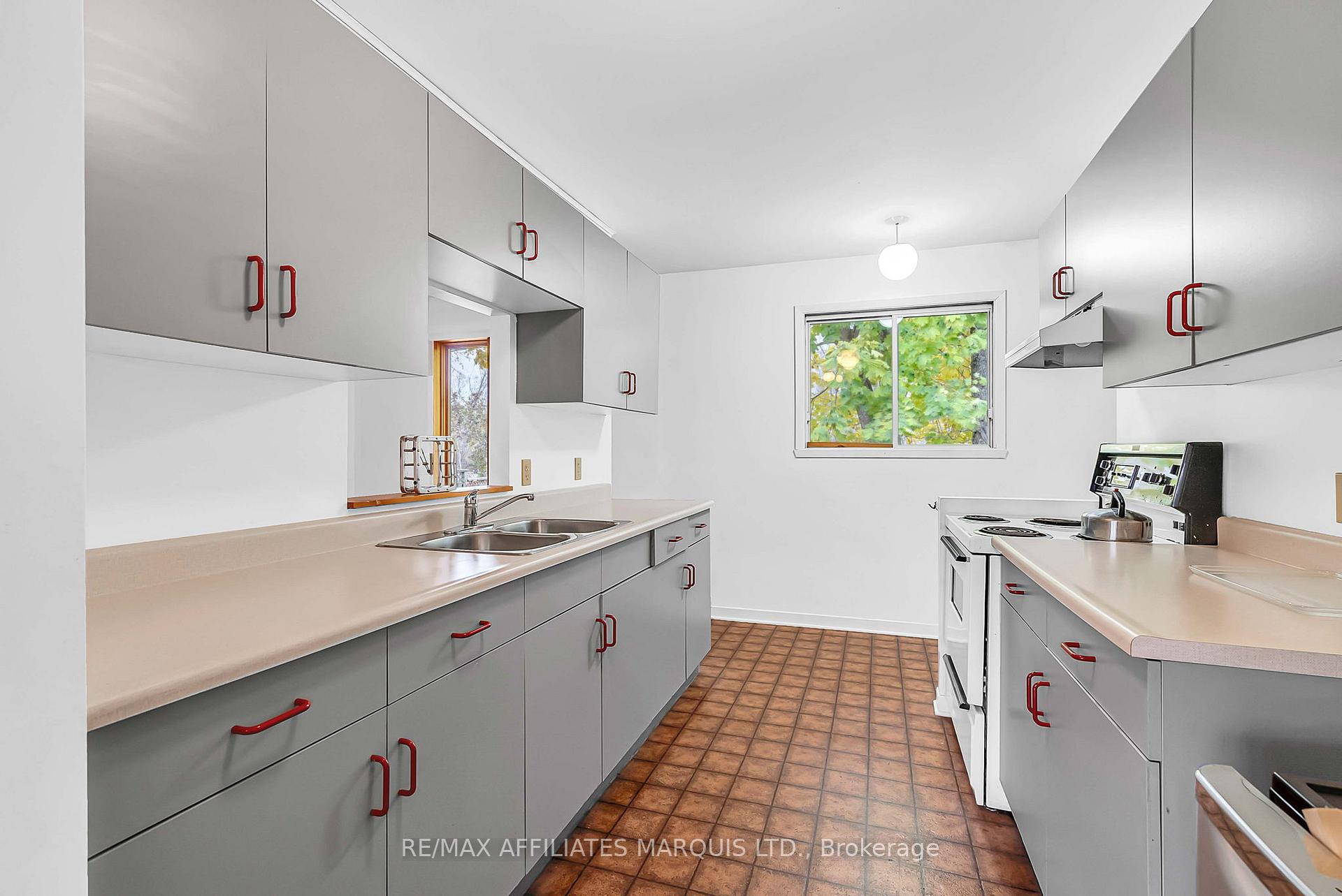 Photo 14 of 812 Kenyon Crescent, Cornwall — HOMEH