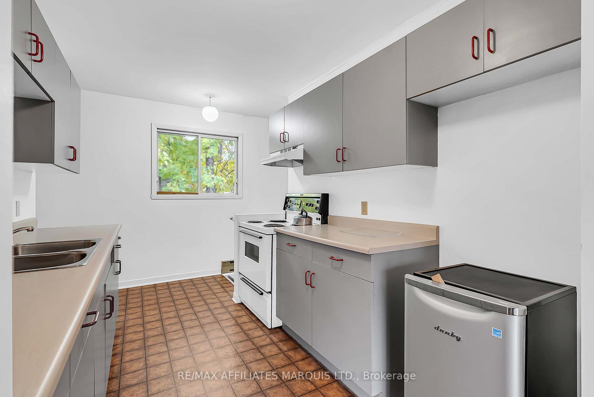 Photo 15 of 812 Kenyon Crescent, Cornwall — HOMEH