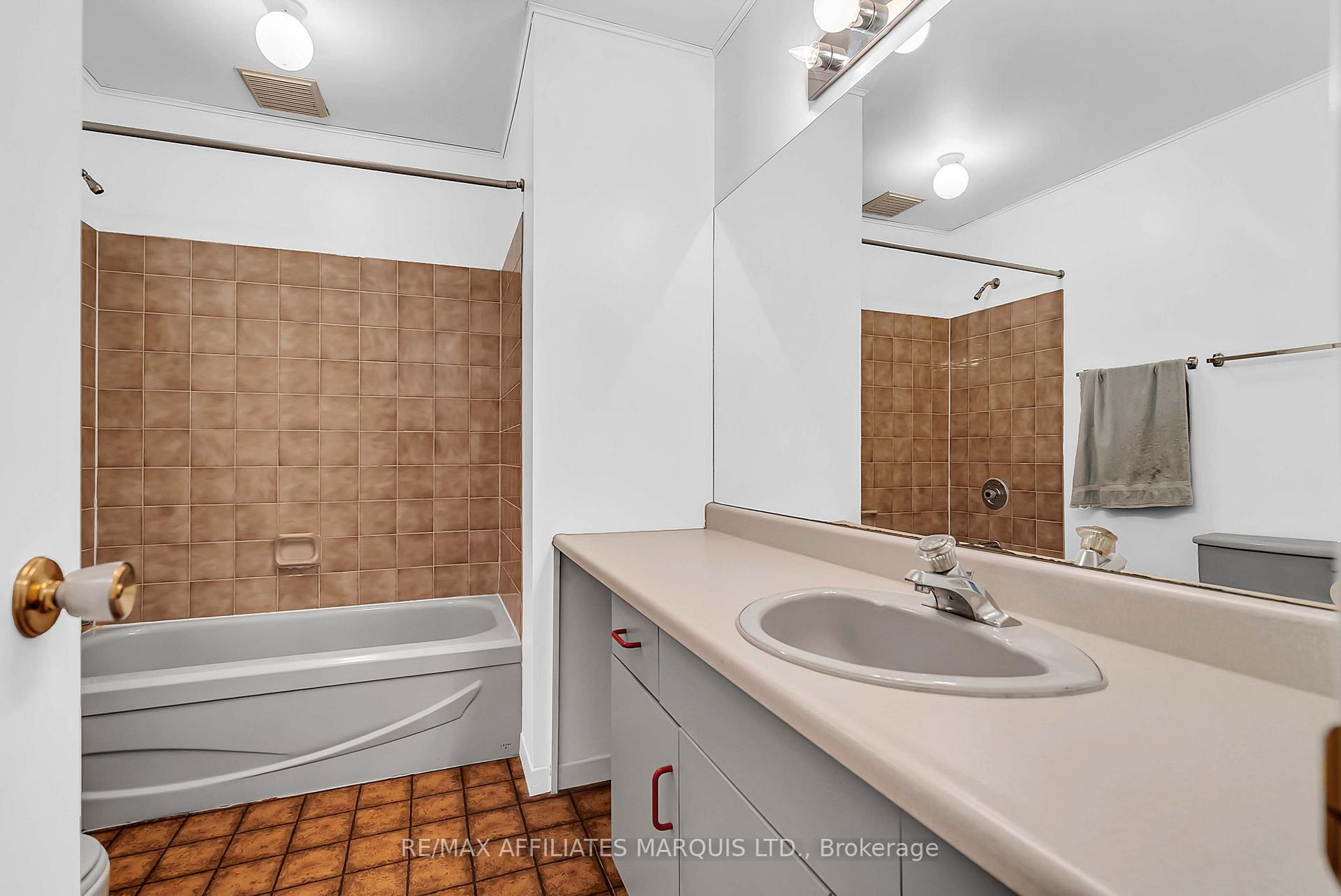 Photo 18 of 812 Kenyon Crescent, Cornwall — HOMEH