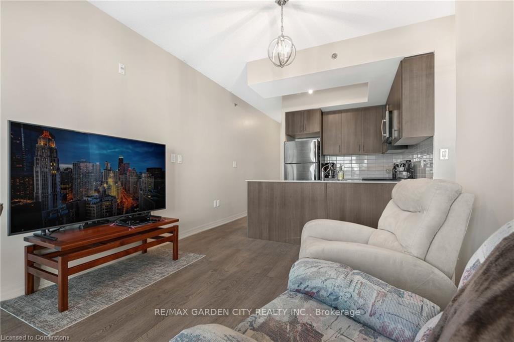 Photo 10 of Unit 408, 560 North Service Road, Grimsby, Grimsby Beach — HOMEH