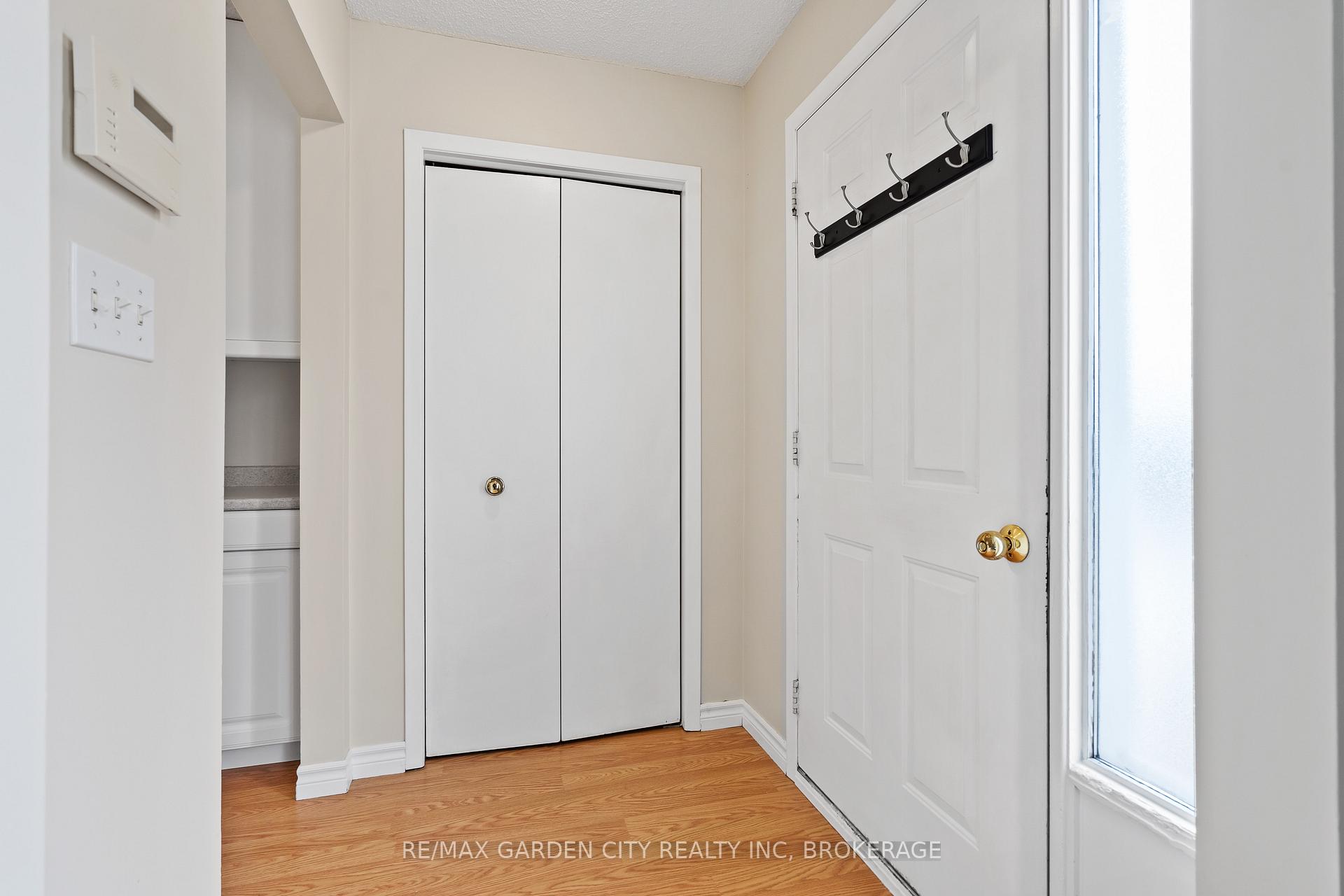 Photo 5 of 51 Autumn Place, St. Catharines, Secord Woods — HOMEH
