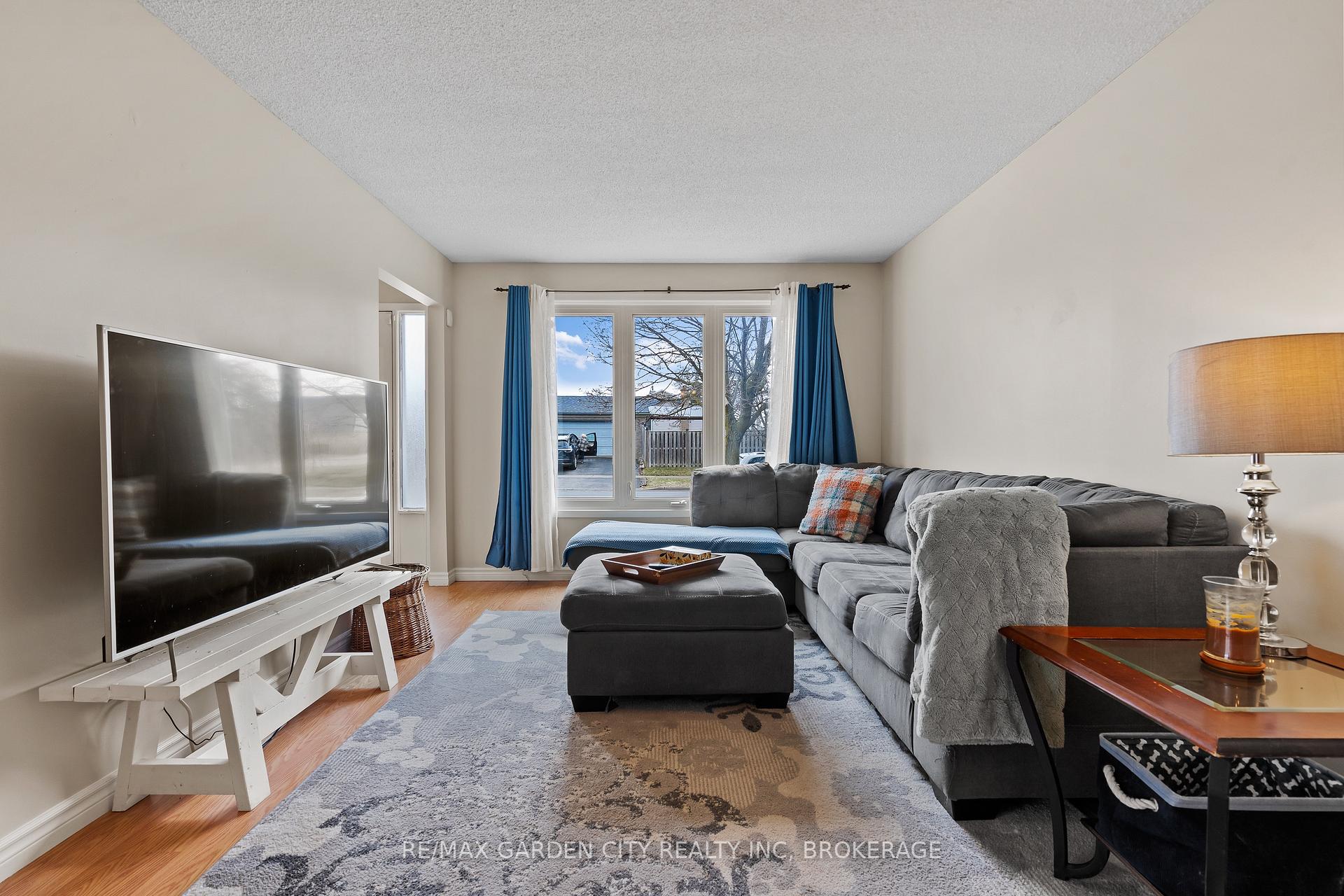 Photo 11 of 51 Autumn Place, St. Catharines, Secord Woods — HOMEH
