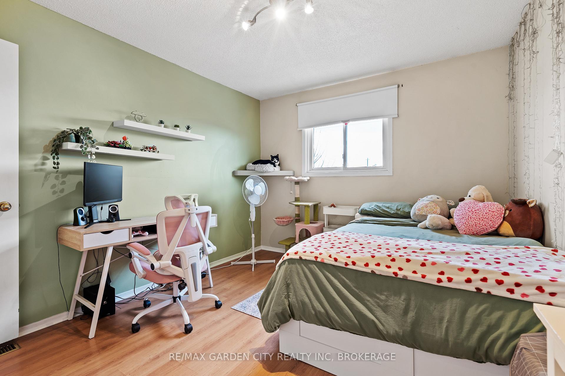 Photo 15 of 51 Autumn Place, St. Catharines, Secord Woods — HOMEH
