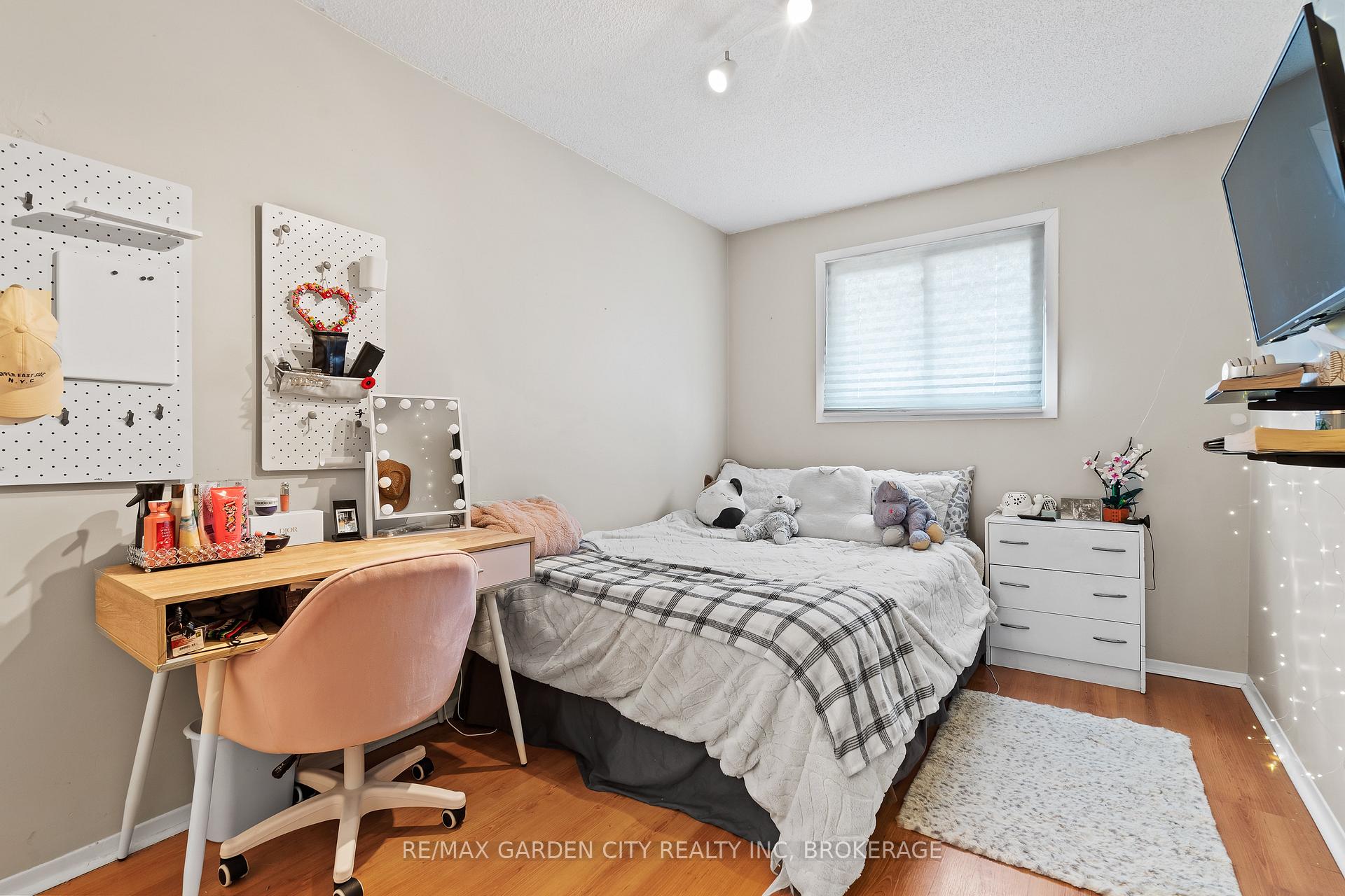 Photo 16 of 51 Autumn Place, St. Catharines, Secord Woods — HOMEH