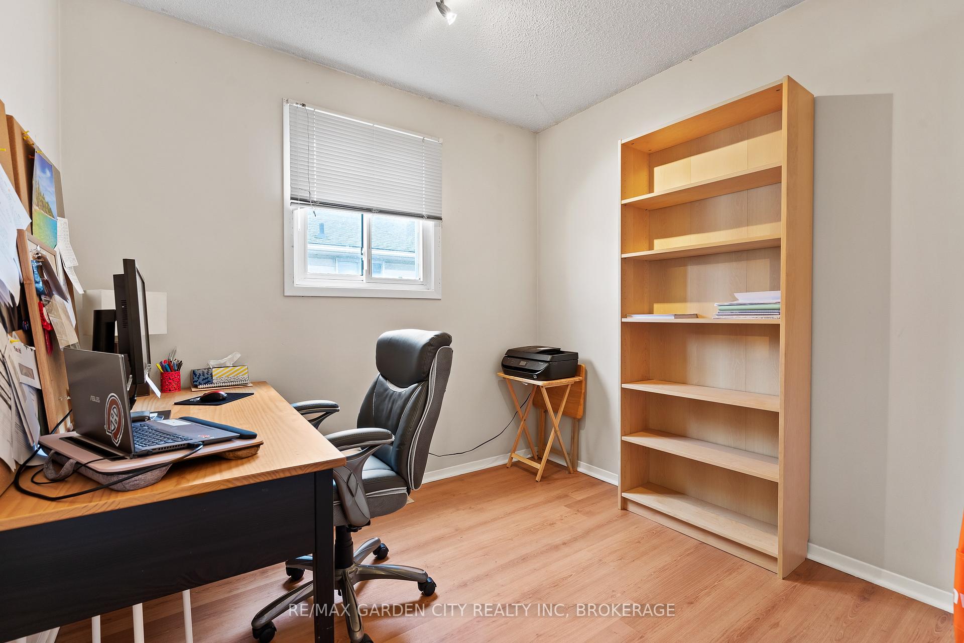 Photo 17 of 51 Autumn Place, St. Catharines, Secord Woods — HOMEH