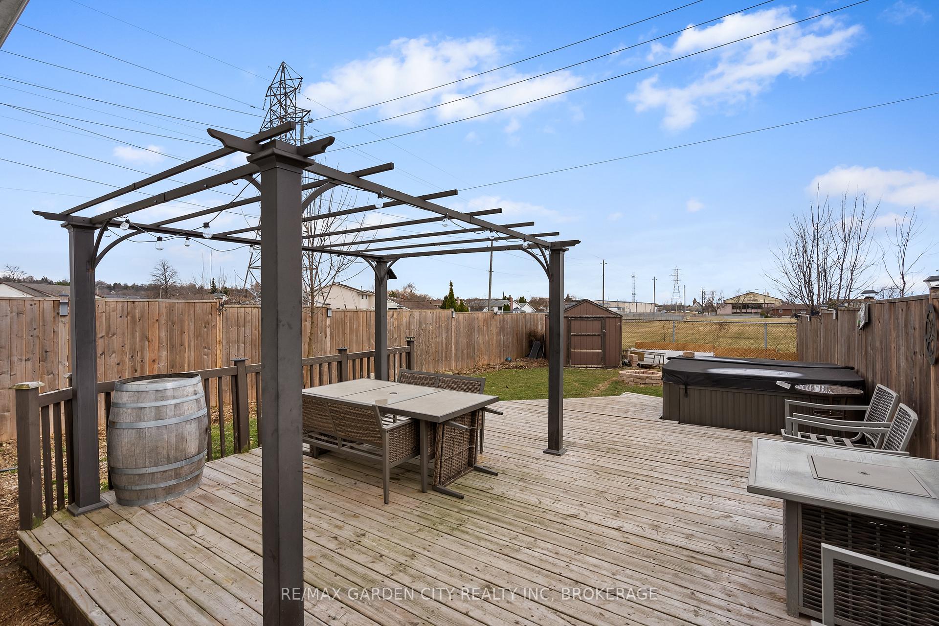 Photo 47 of 51 Autumn Place, St. Catharines, Secord Woods — HOMEH