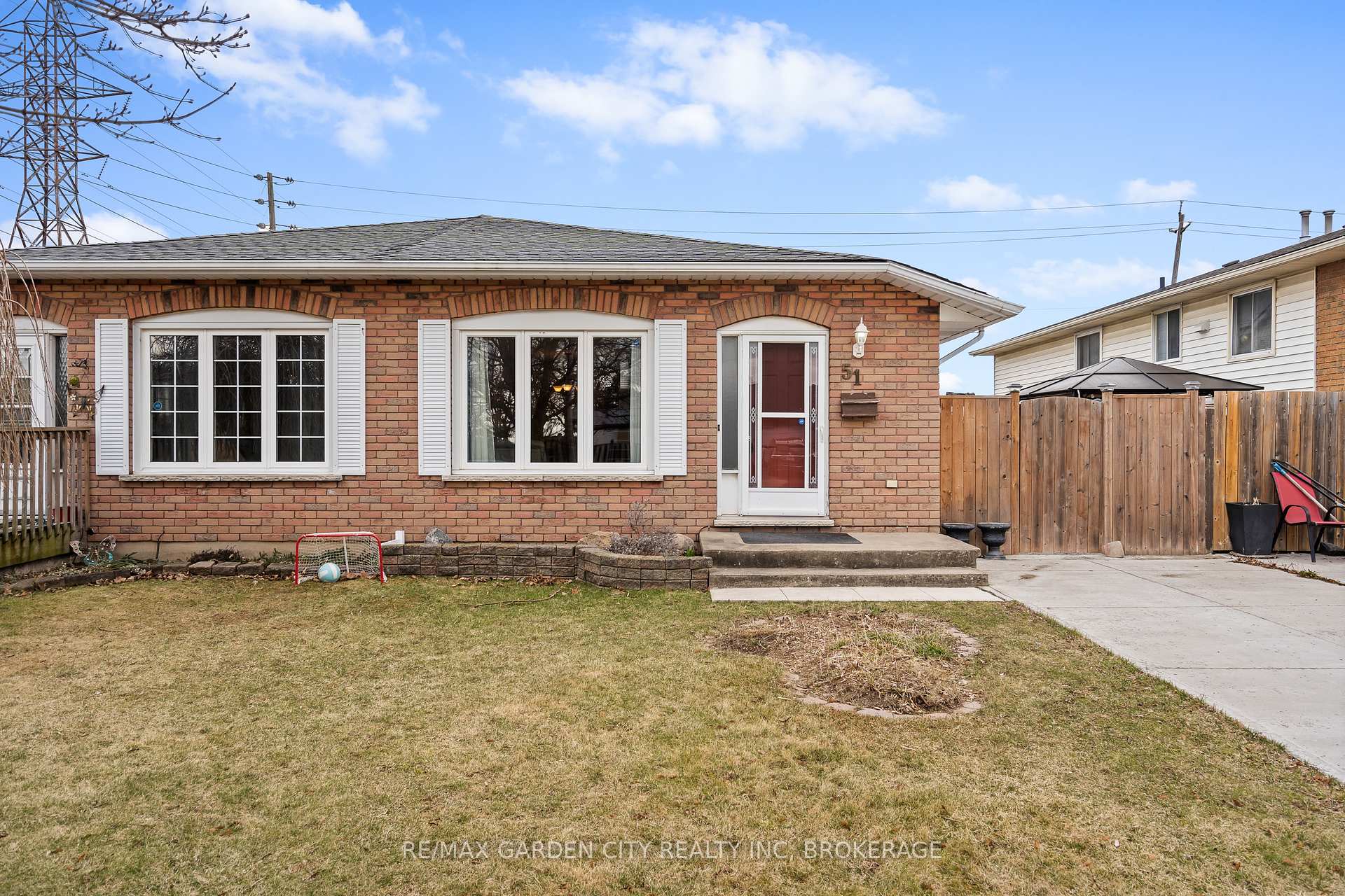 Photo 2 of 51 Autumn Place, St. Catharines, Secord Woods — HOMEH