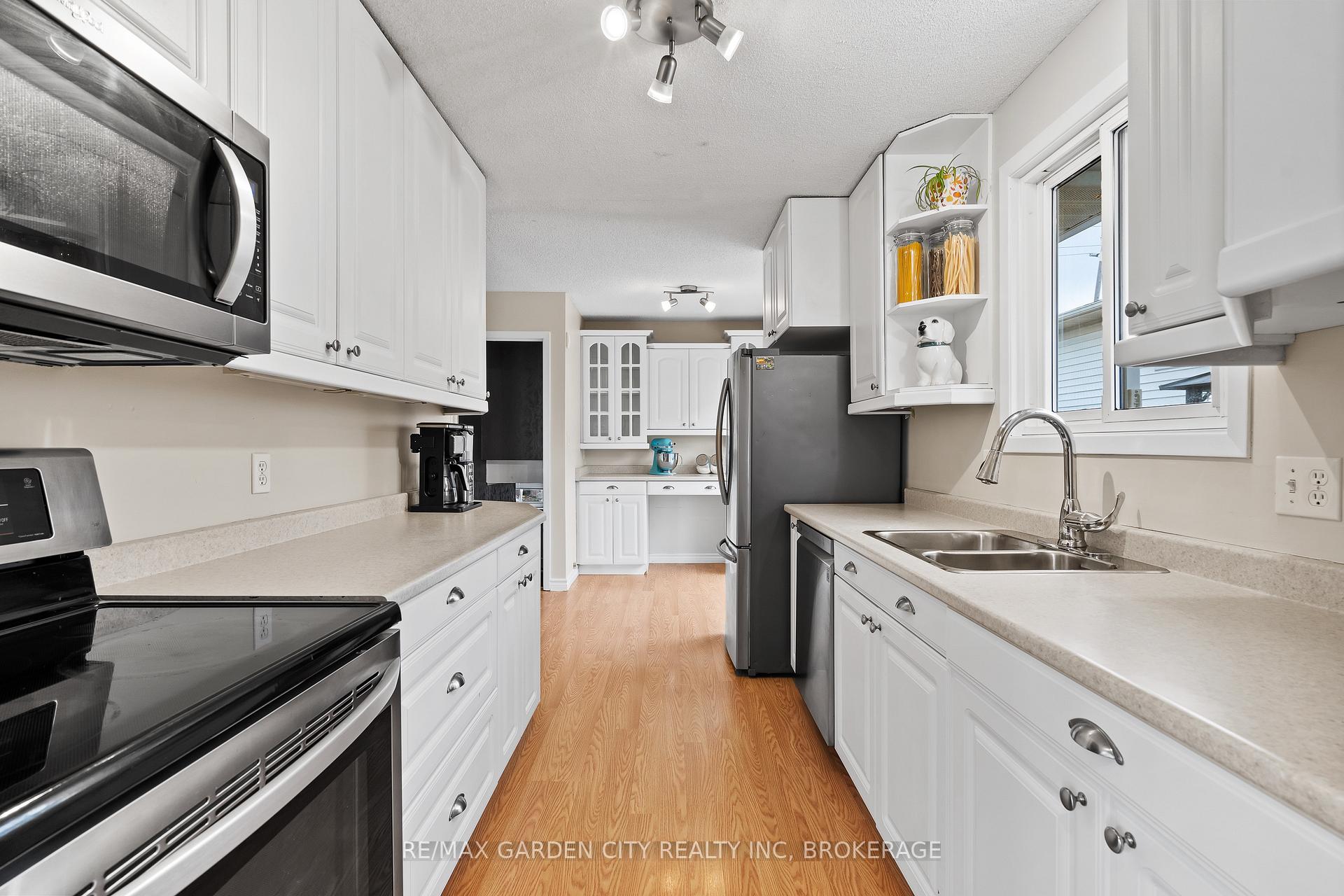 Photo 25 of 51 Autumn Place, St. Catharines, Secord Woods — HOMEH