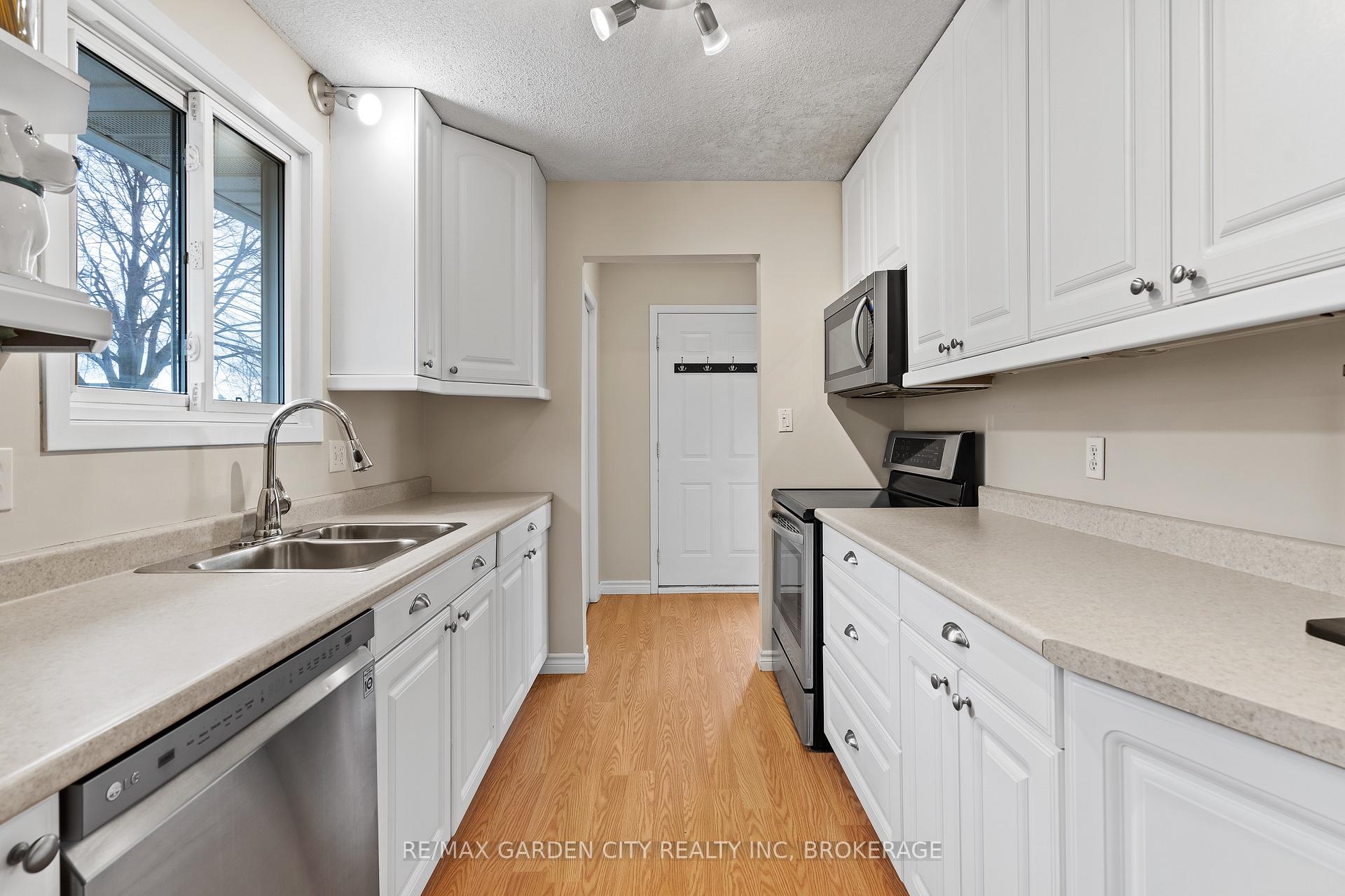 Photo 26 of 51 Autumn Place, St. Catharines, Secord Woods — HOMEH