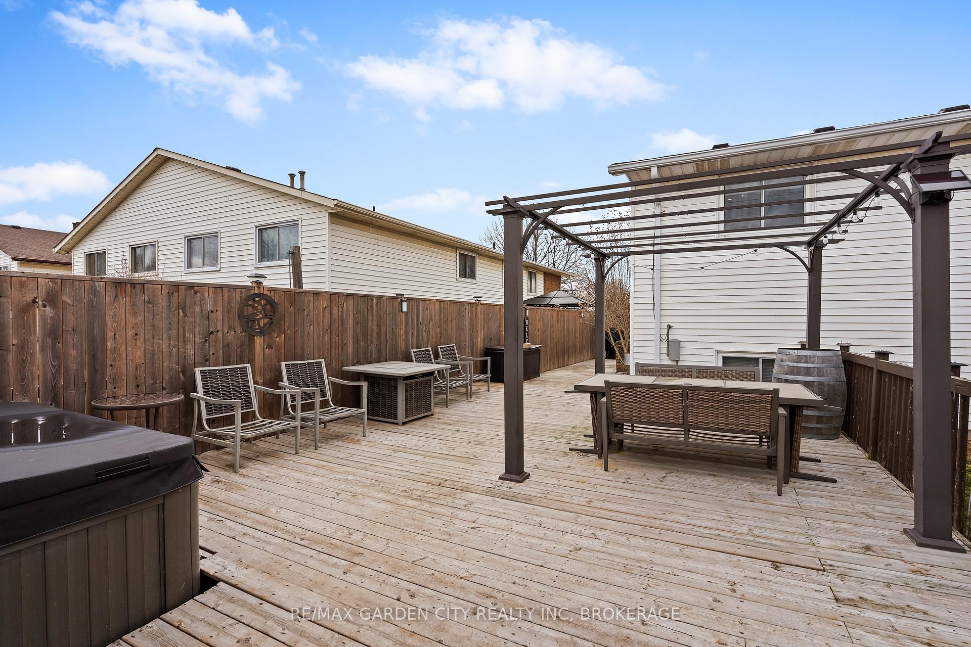 Photo 62 of 51 Autumn Place, St. Catharines, Secord Woods — HOMEH