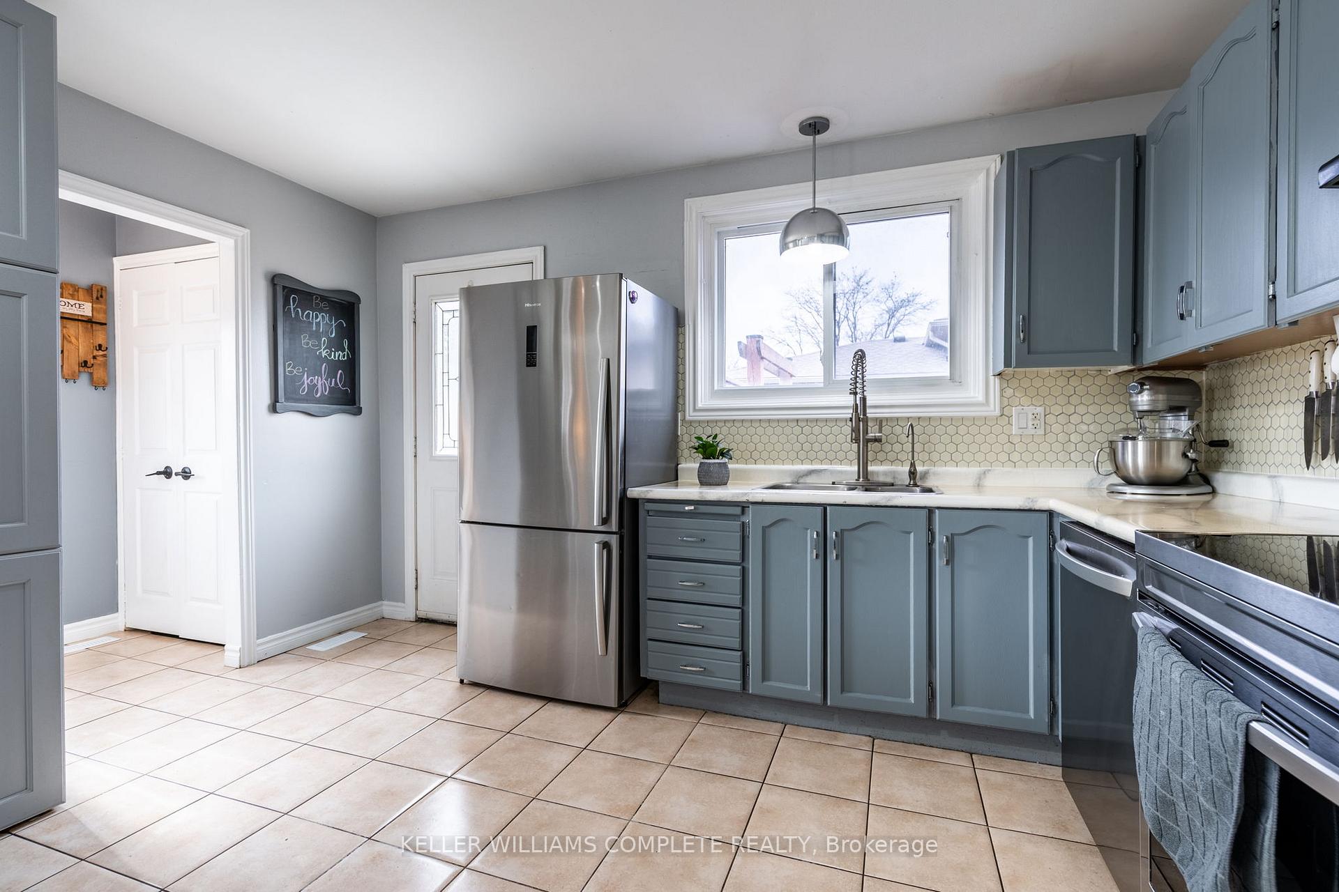 Photo 15 of 47 Locheed Drive, Hamilton, Lisgar — HOMEH