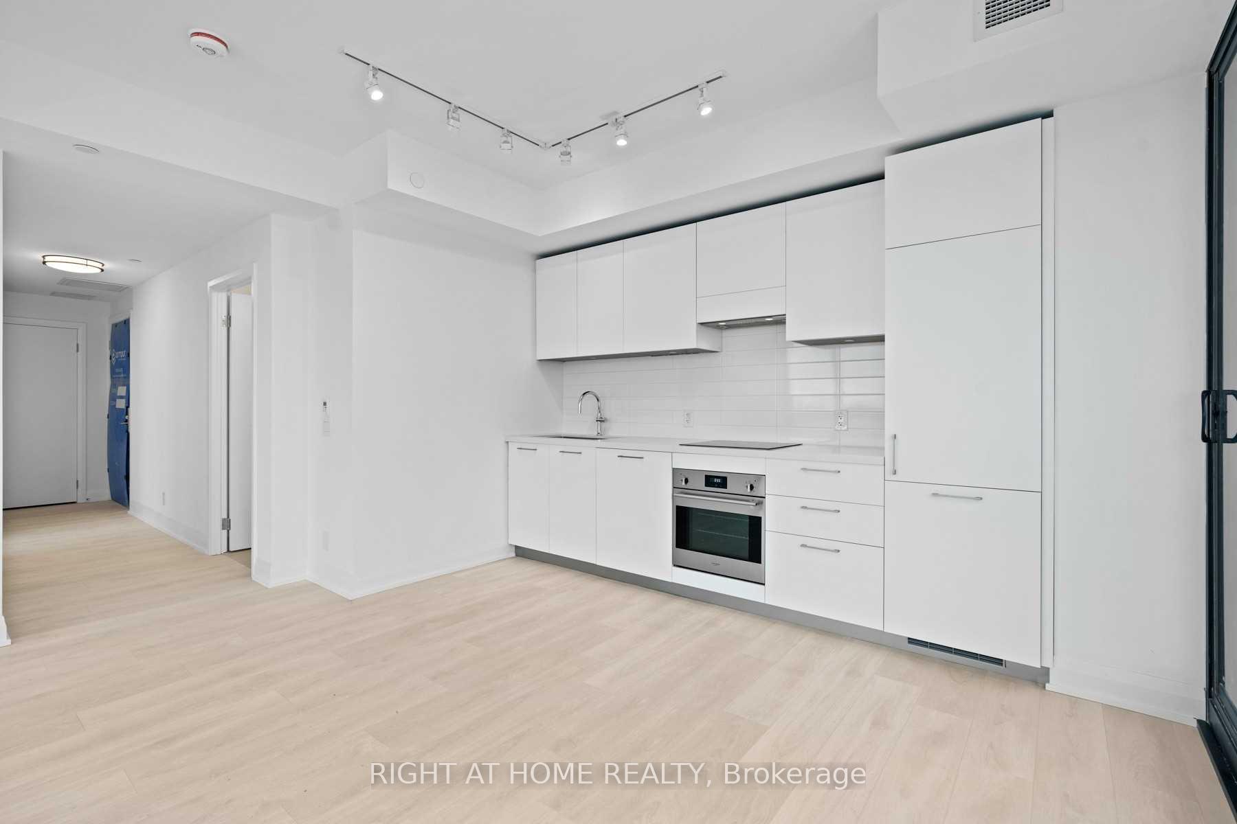 Photo 10 of Unit 913, 33 Frederick Todd Way, Toronto, Thorncliffe Park — HOMEH