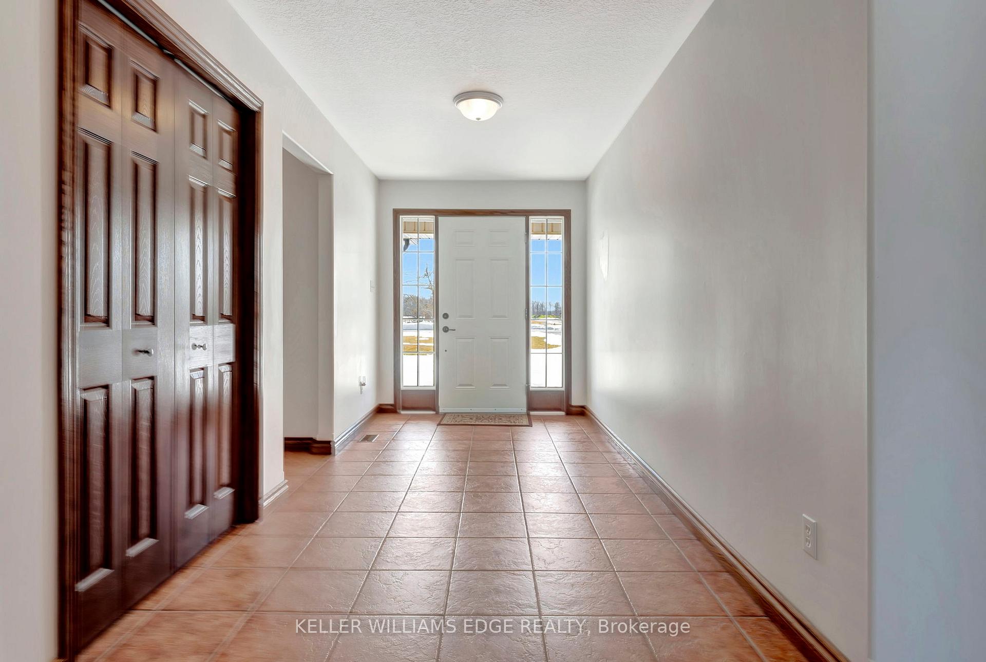 Photo 5 of 949 Highland Road E, Hamilton, Rural Stoney Creek — HOMEH