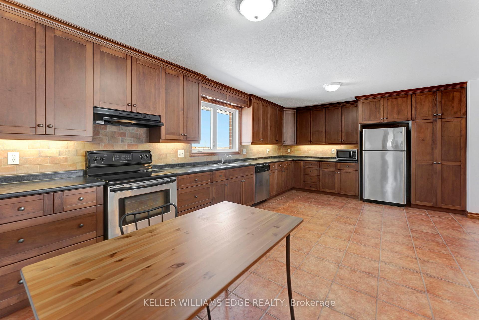 Photo 6 of 949 Highland Road E, Hamilton, Rural Stoney Creek — HOMEH