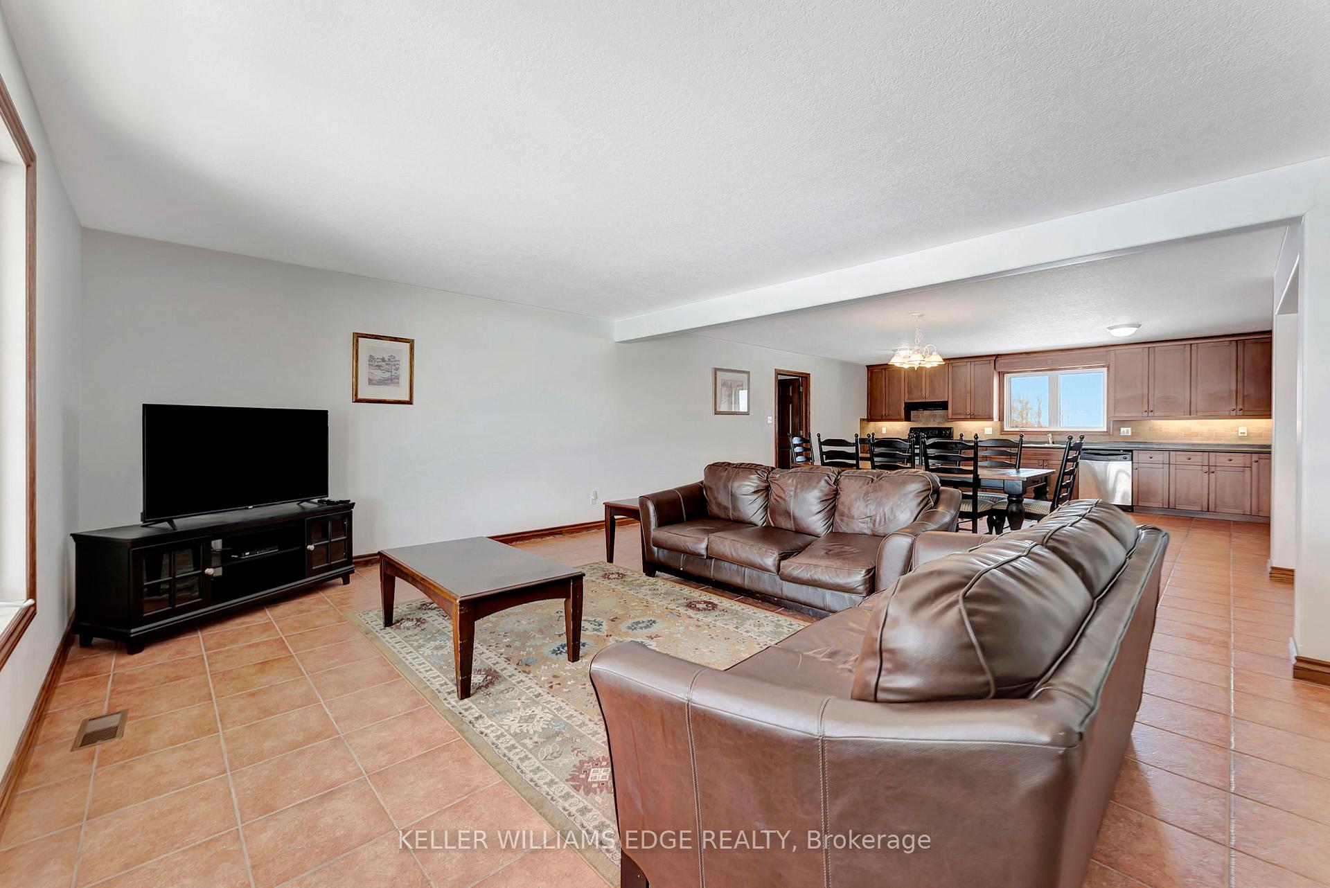 Photo 7 of 949 Highland Road E, Hamilton, Rural Stoney Creek — HOMEH