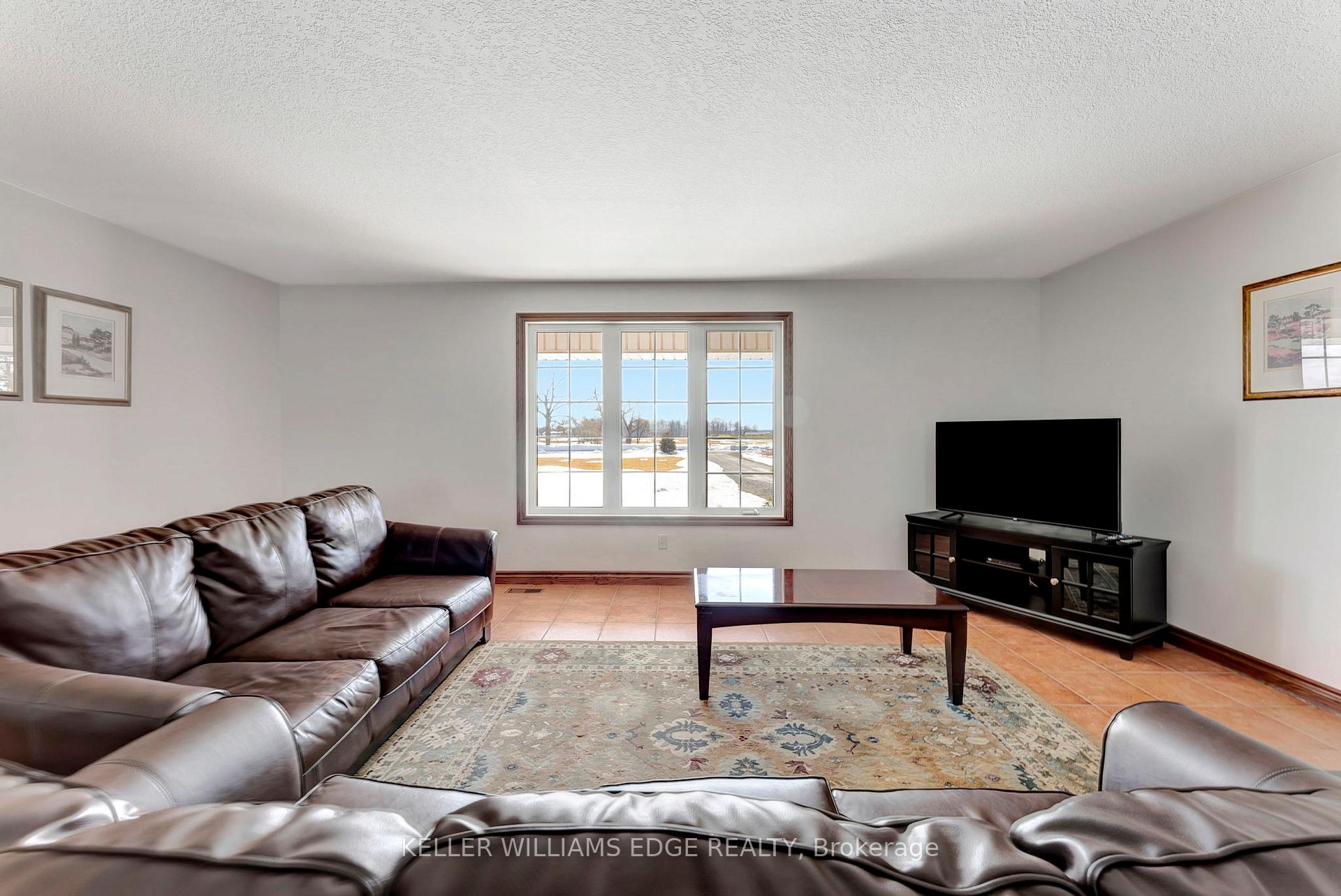 Photo 8 of 949 Highland Road E, Hamilton, Rural Stoney Creek — HOMEH