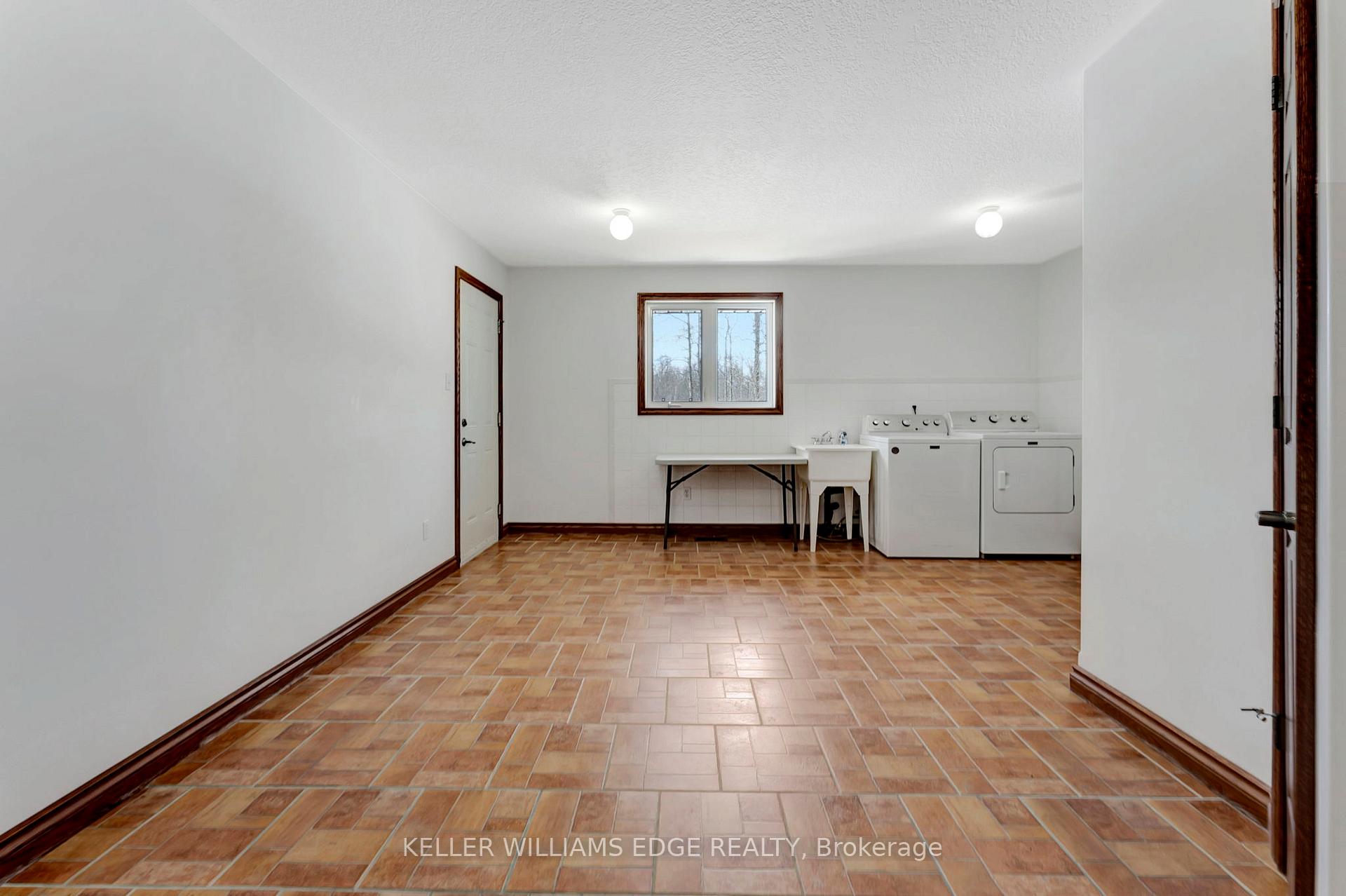 Photo 11 of 949 Highland Road E, Hamilton, Rural Stoney Creek — HOMEH