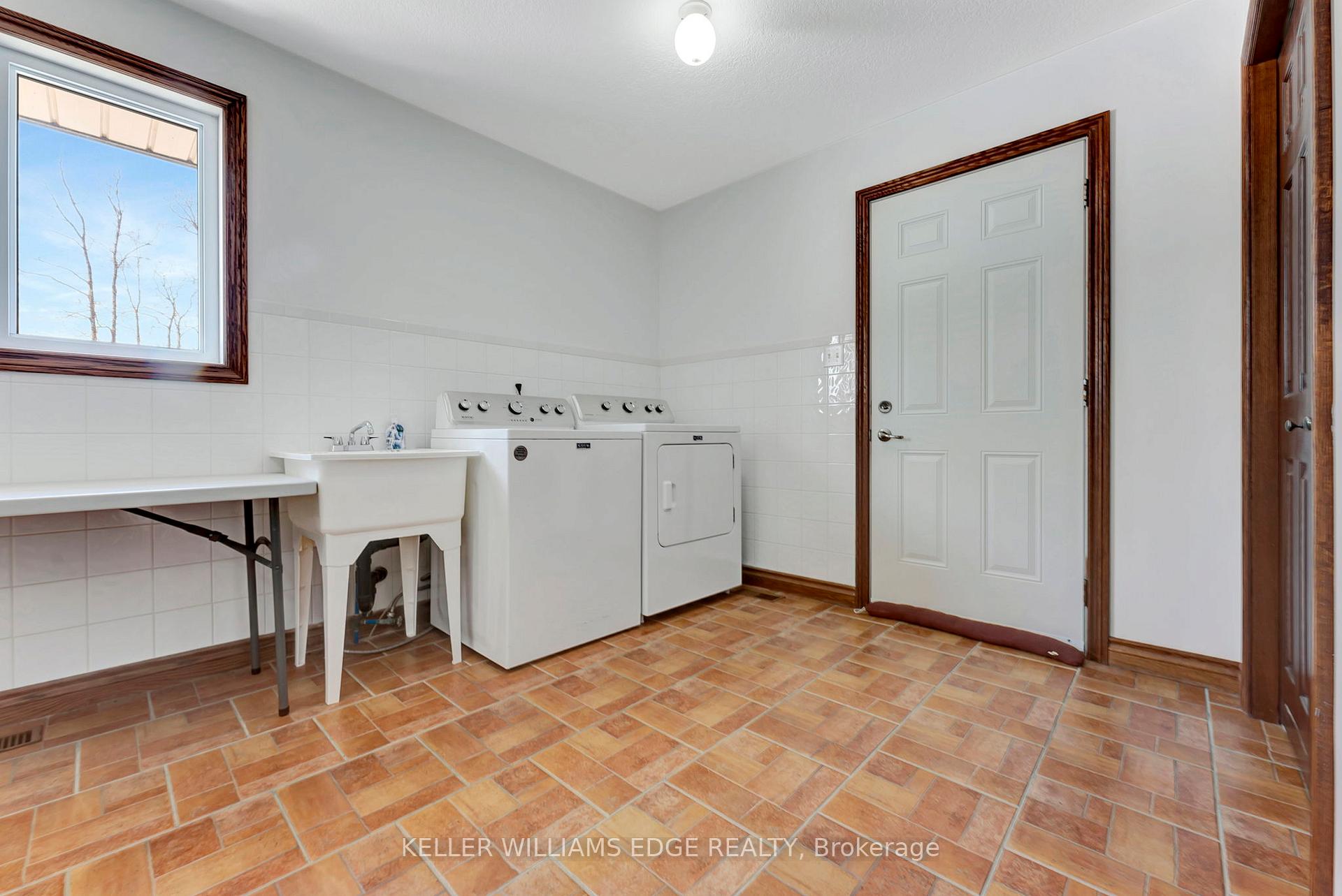 Photo 12 of 949 Highland Road E, Hamilton, Rural Stoney Creek — HOMEH