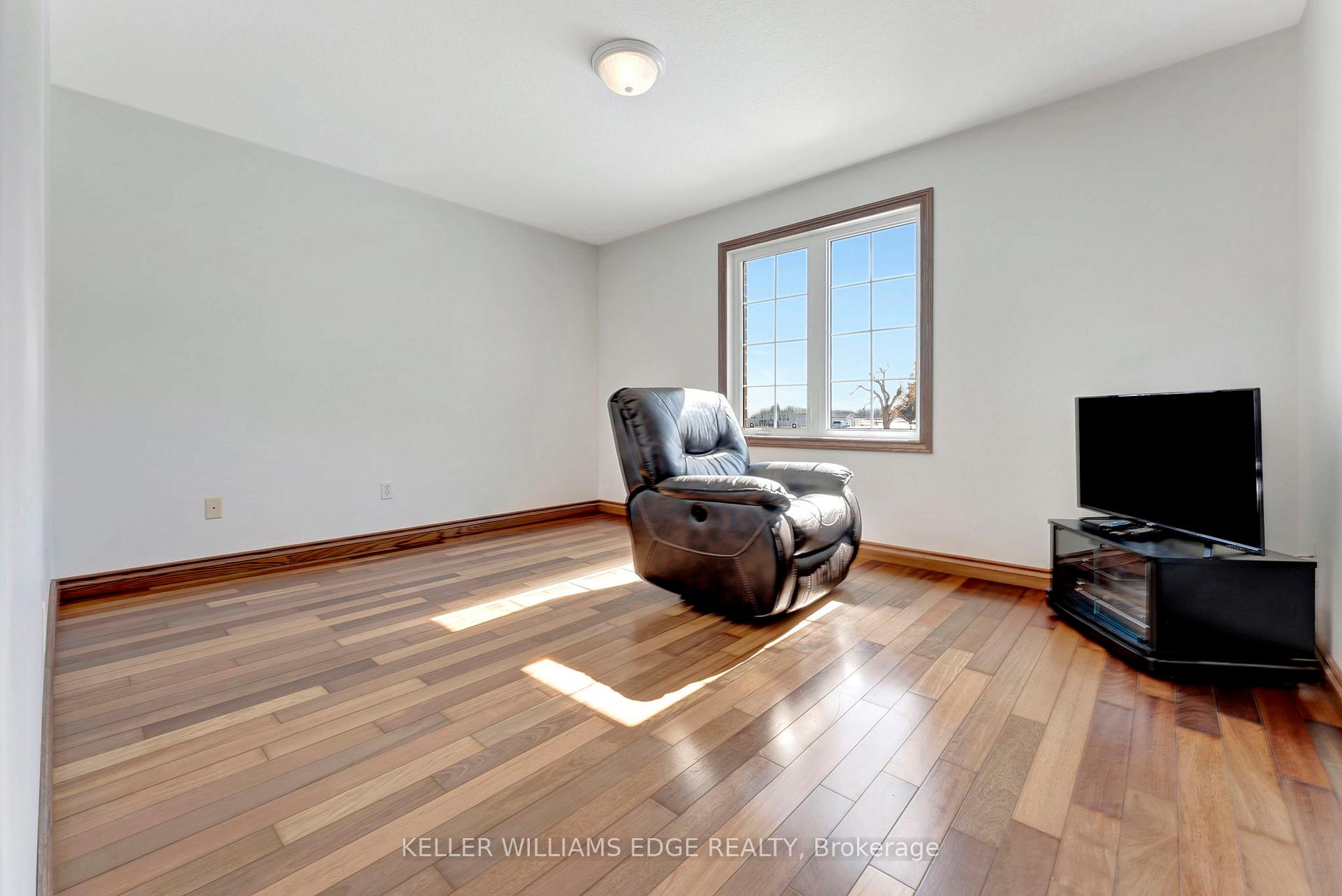 Photo 14 of 949 Highland Road E, Hamilton, Rural Stoney Creek — HOMEH