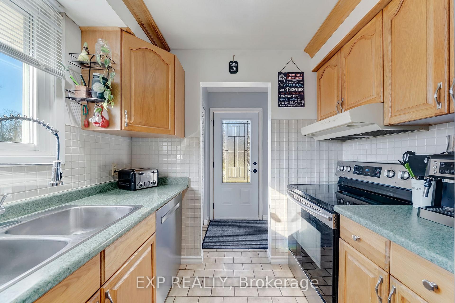 Photo 5 of 4 Dunn Street, St. Catharines, Burleigh Hill — HOMEH