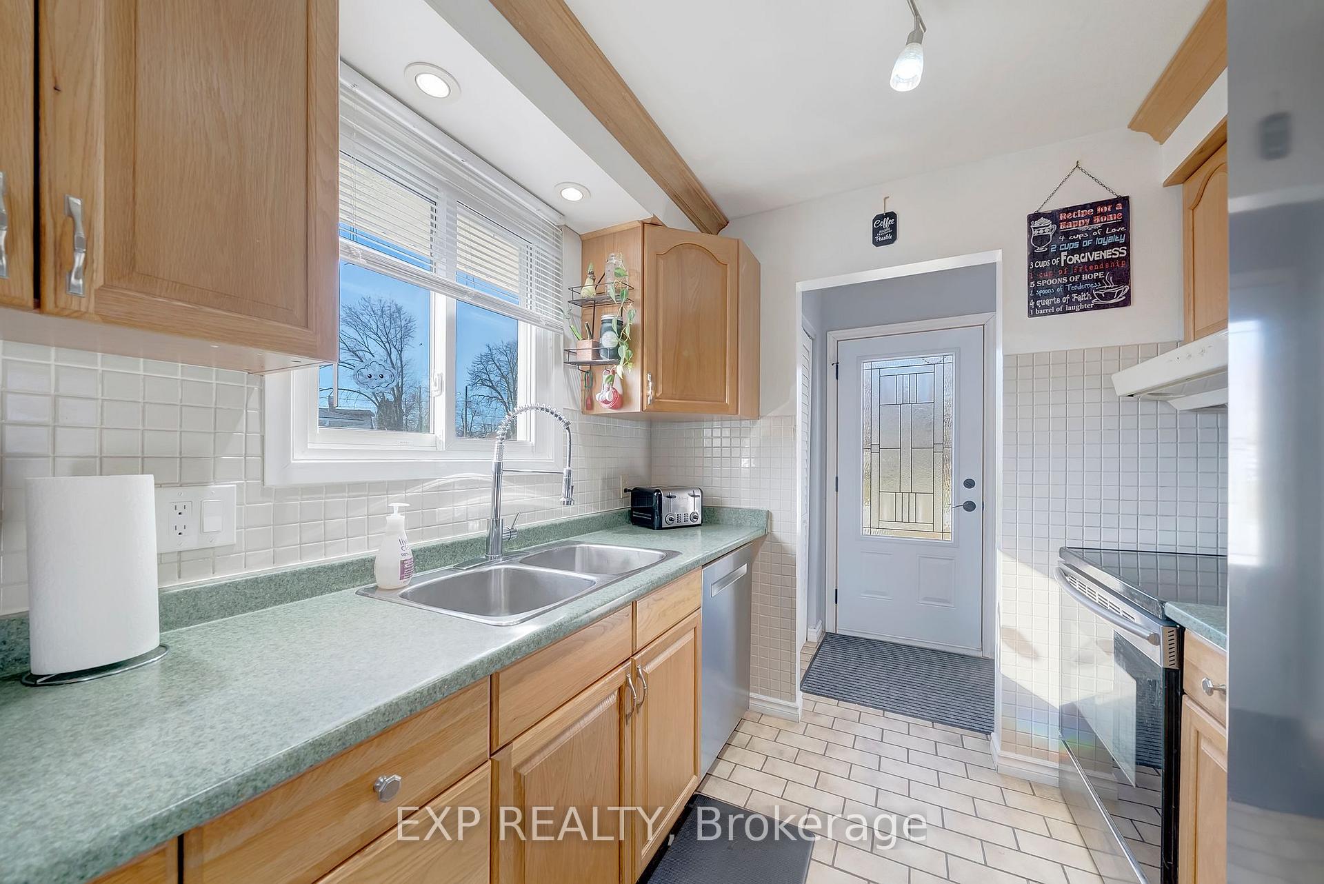 Photo 6 of 4 Dunn Street, St. Catharines, Burleigh Hill — HOMEH