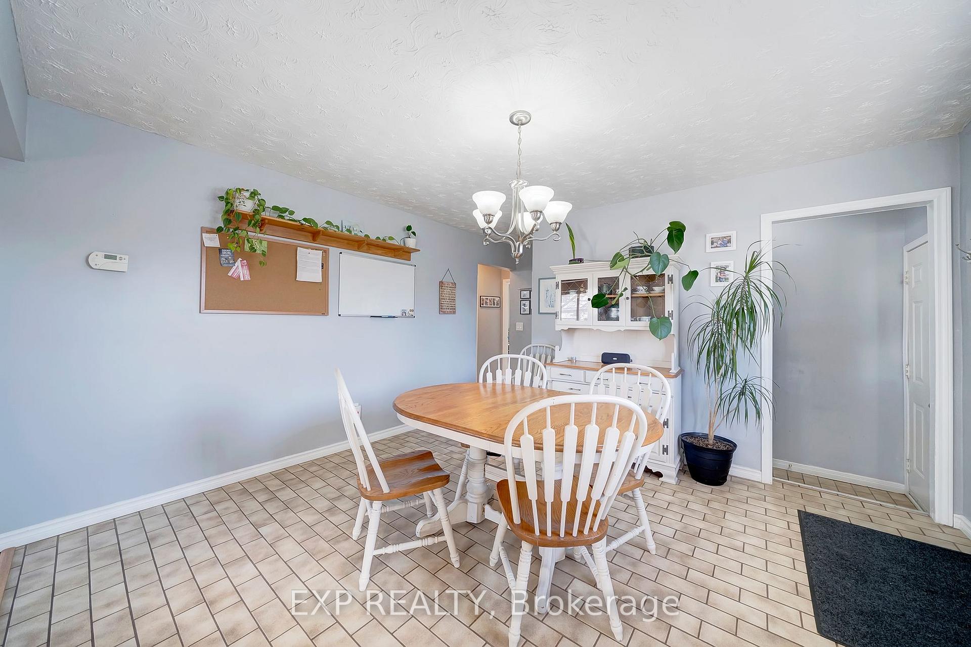 Photo 13 of 4 Dunn Street, St. Catharines, Burleigh Hill — HOMEH