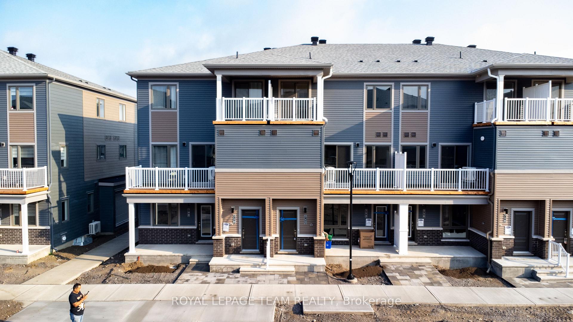 Photo 1 of 712 Parnian Private, Ottawa, Barrhaven - Half Moon Bay — HOMEH