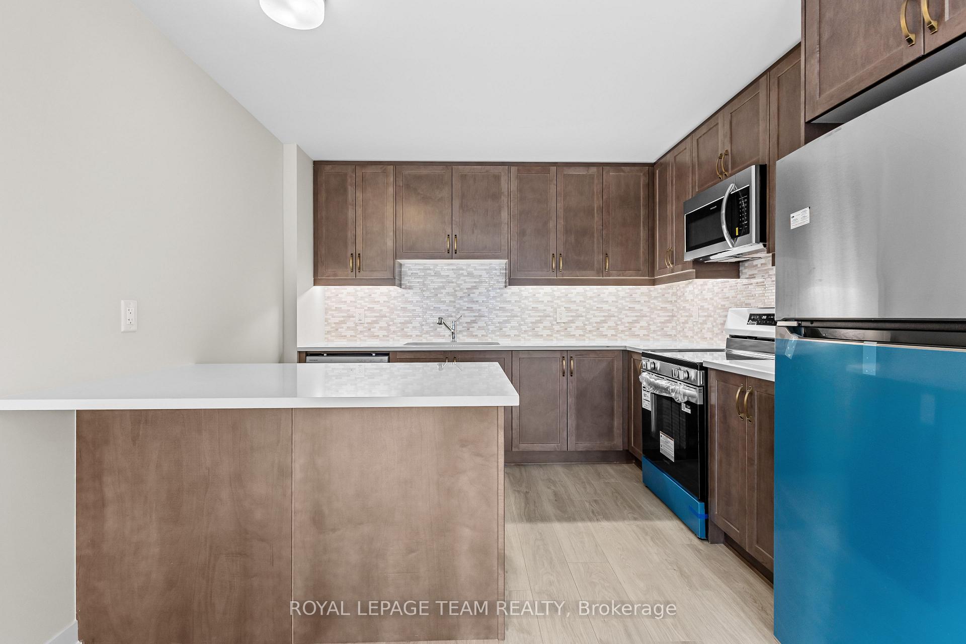 Photo 4 of 712 Parnian Private, Ottawa, Barrhaven - Half Moon Bay — HOMEH