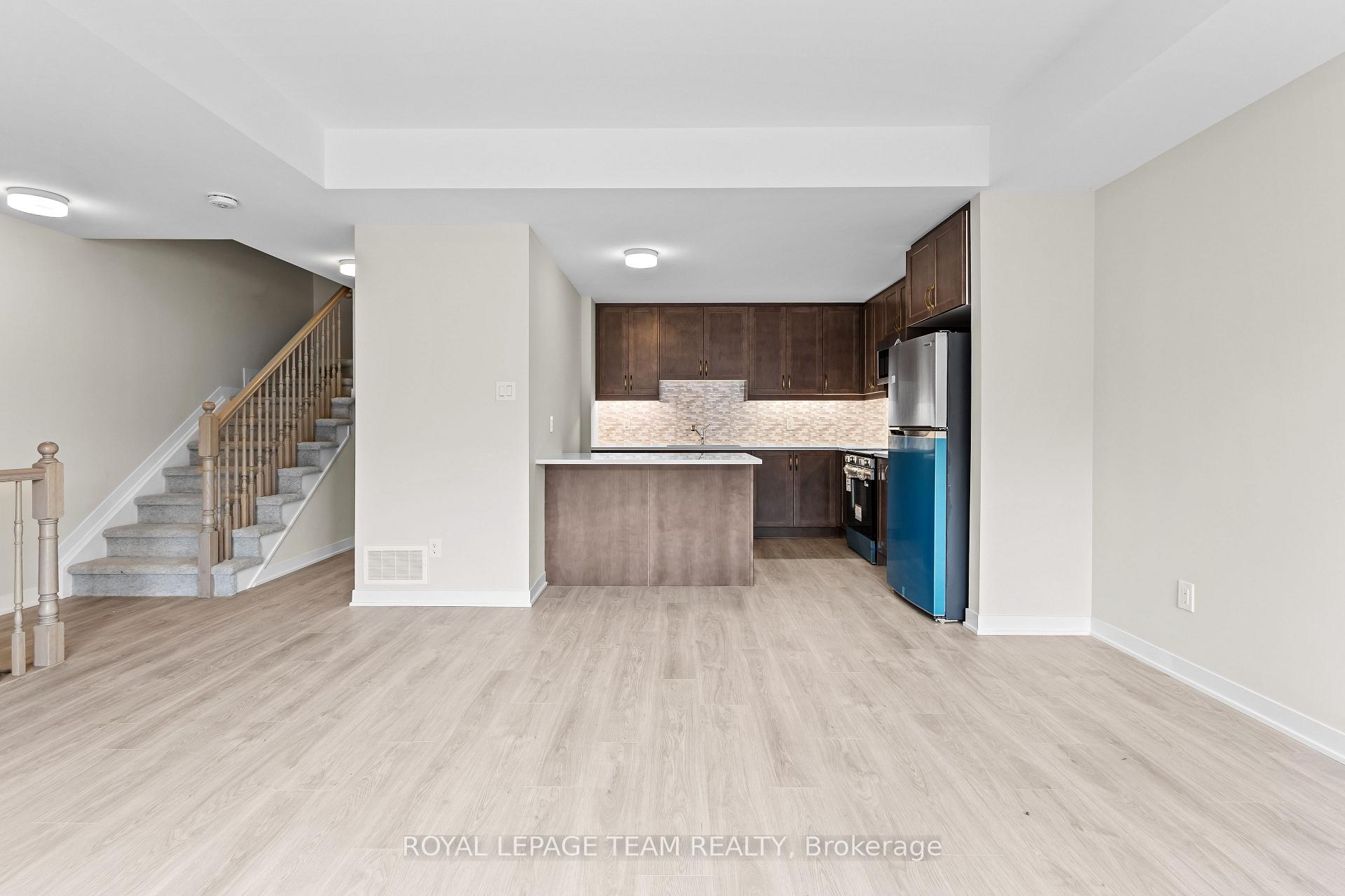 Photo 5 of 712 Parnian Private, Ottawa, Barrhaven - Half Moon Bay — HOMEH