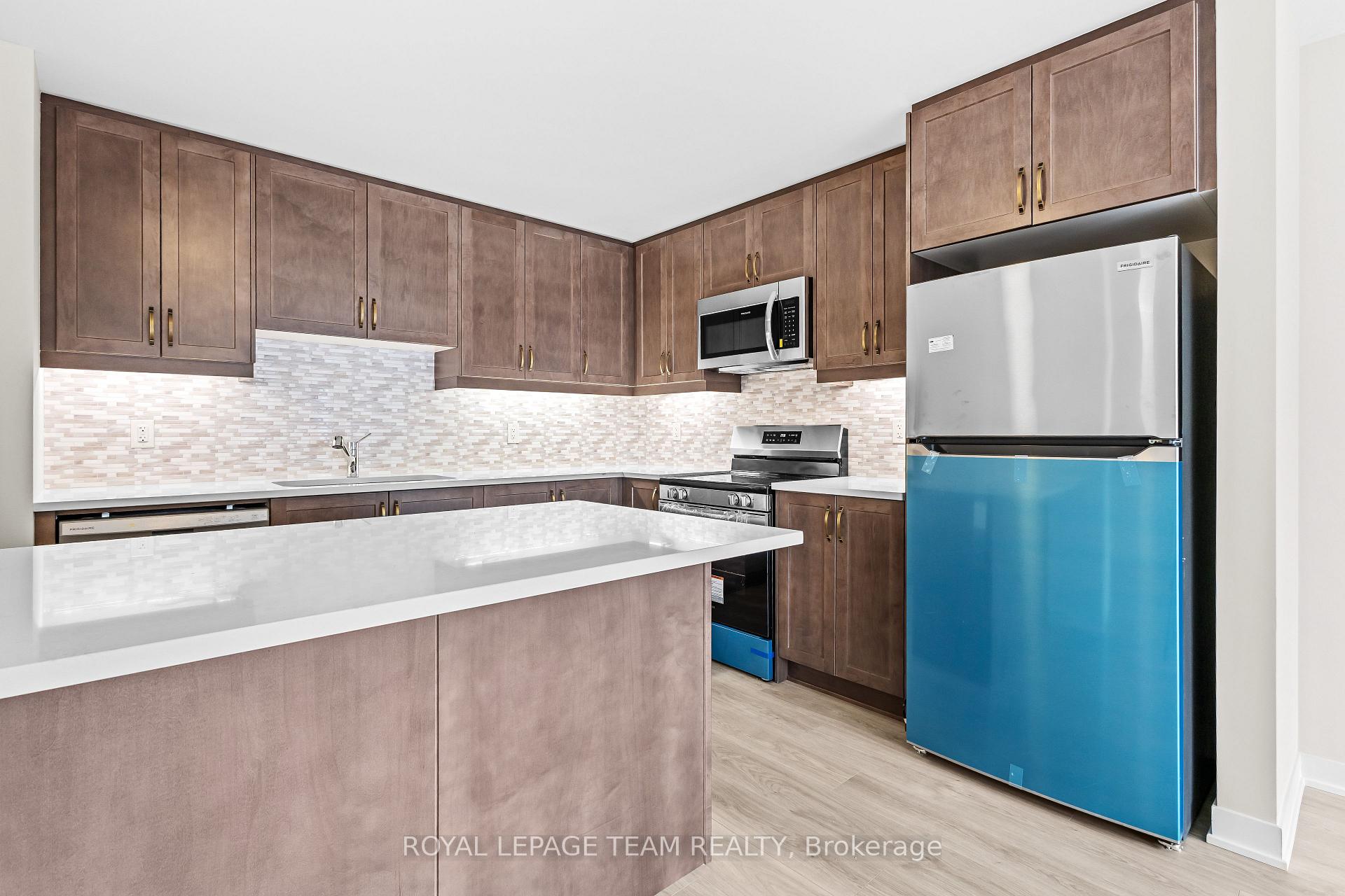 Photo 6 of 712 Parnian Private, Ottawa, Barrhaven - Half Moon Bay — HOMEH