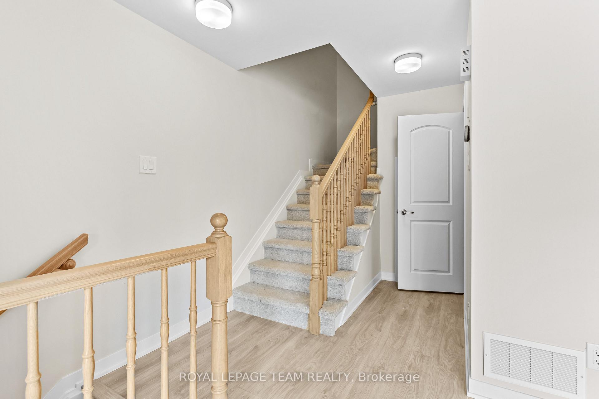 Photo 7 of 712 Parnian Private, Ottawa, Barrhaven - Half Moon Bay — HOMEH