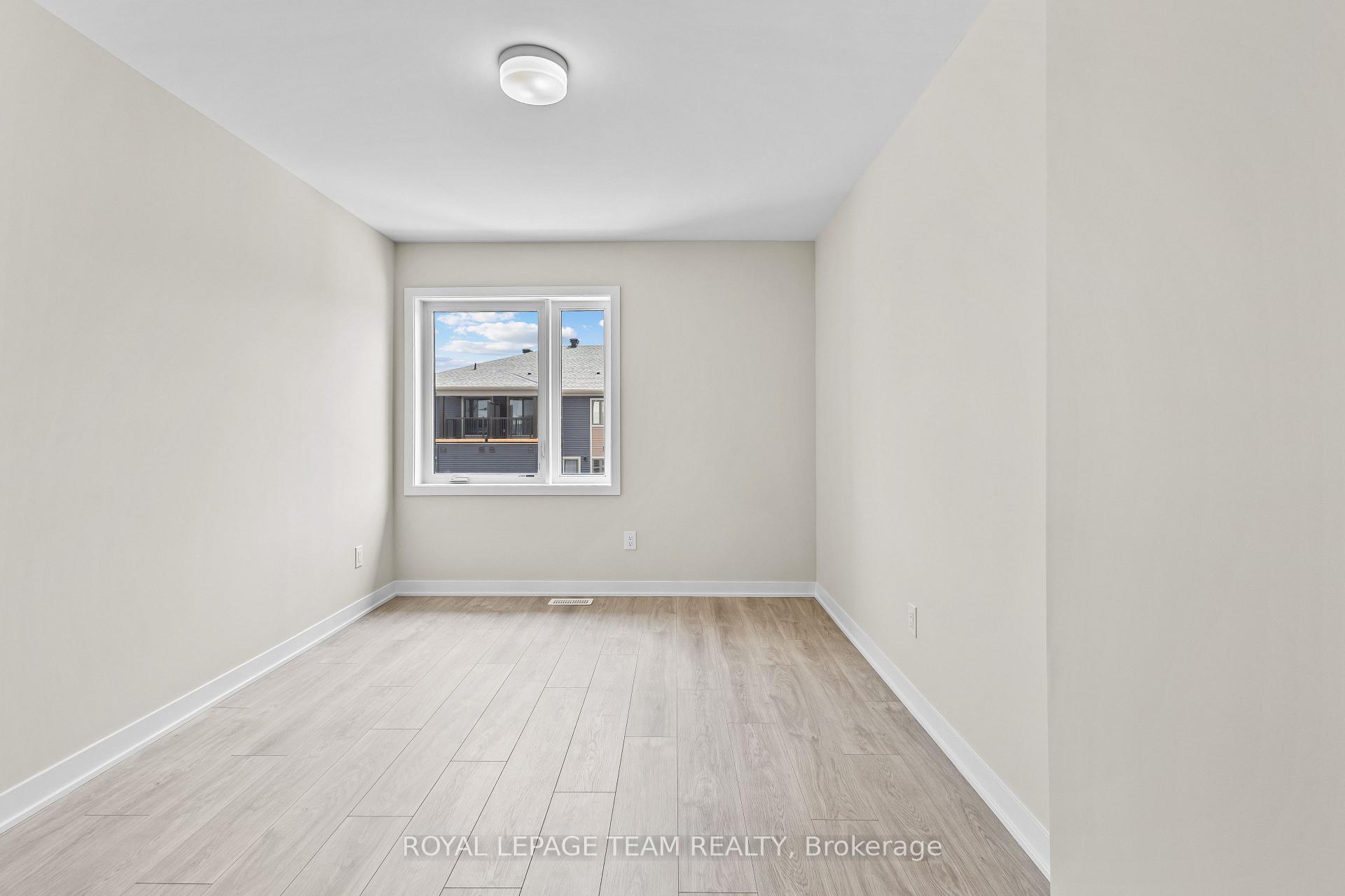 Photo 13 of 712 Parnian Private, Ottawa, Barrhaven - Half Moon Bay — HOMEH