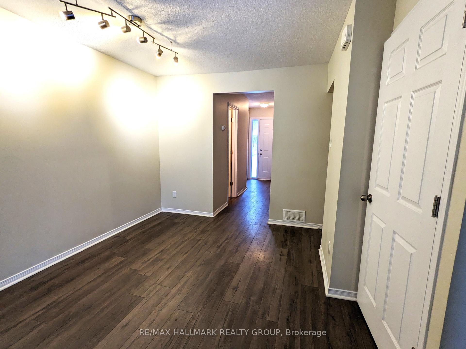 Photo 9 of 6464 Colony Square, Ottawa, Convent Glen North — HOMEH