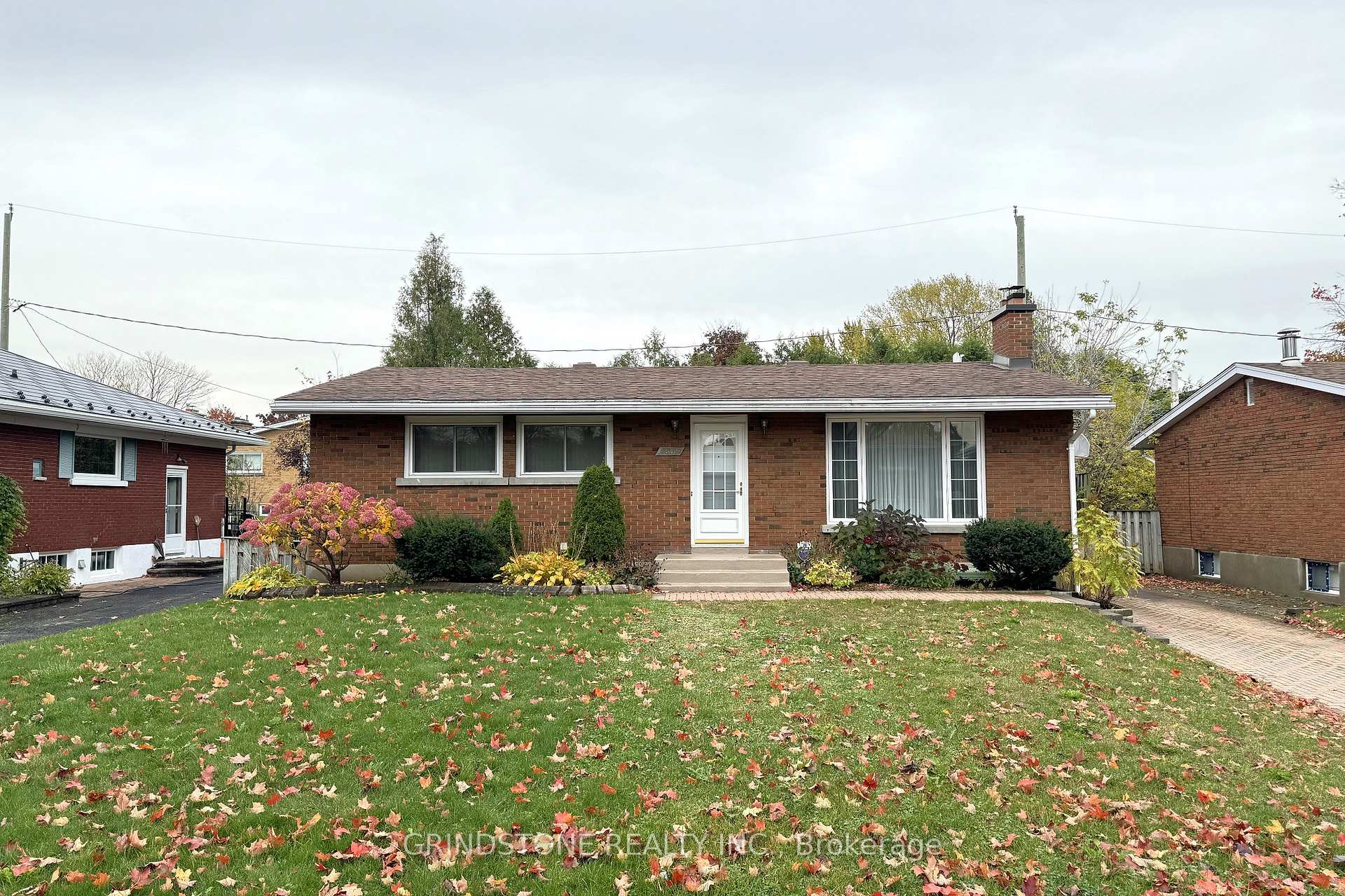 Photo 3 of 1806 Forman Avenue, Ottawa, Bel Air Heights — HOMEH