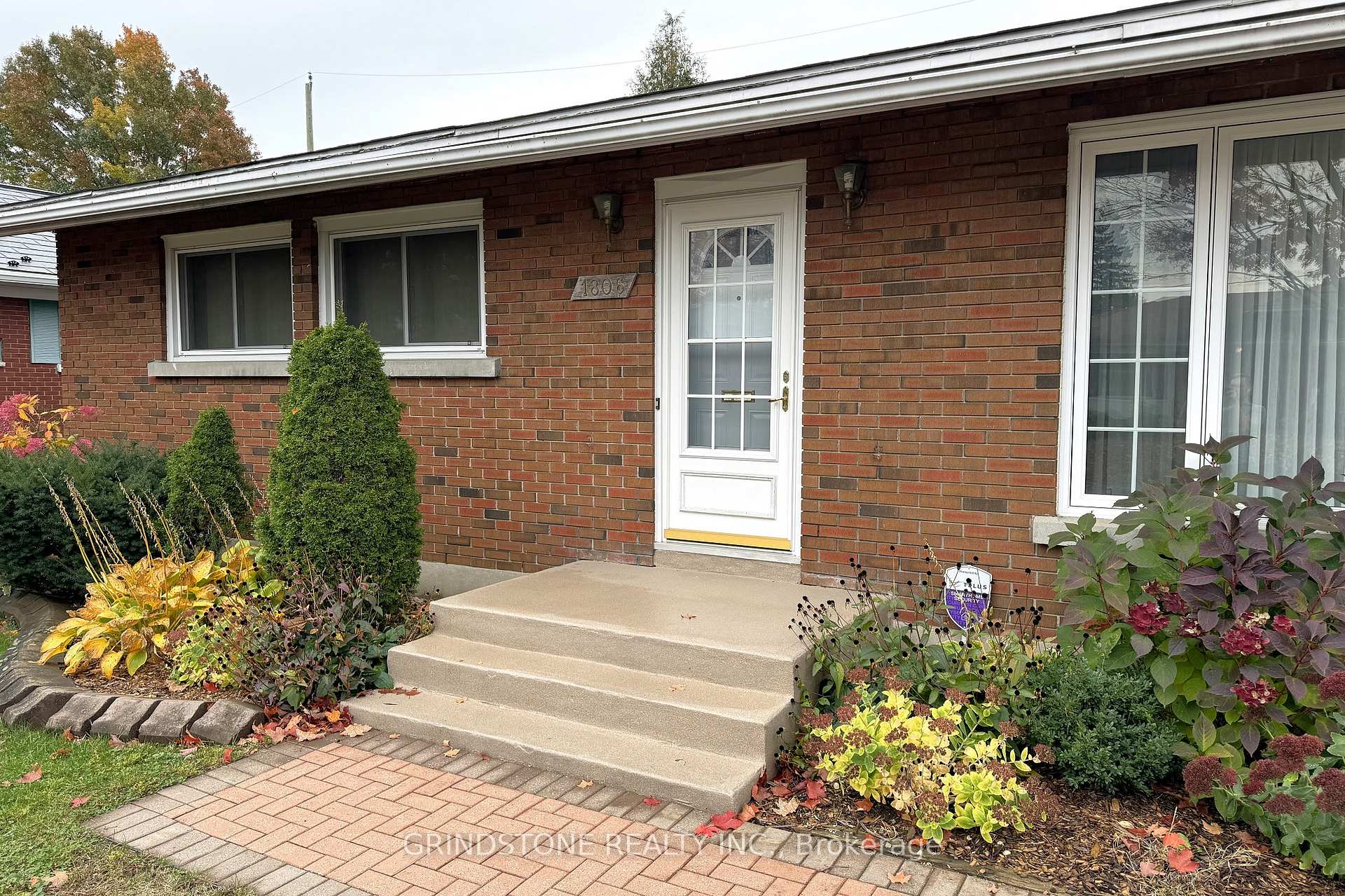 Photo 4 of 1806 Forman Avenue, Ottawa, Bel Air Heights — HOMEH