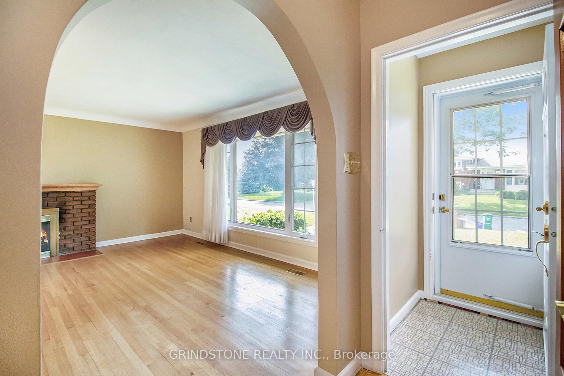 Photo 5 of 1806 Forman Avenue, Ottawa, Bel Air Heights — HOMEH