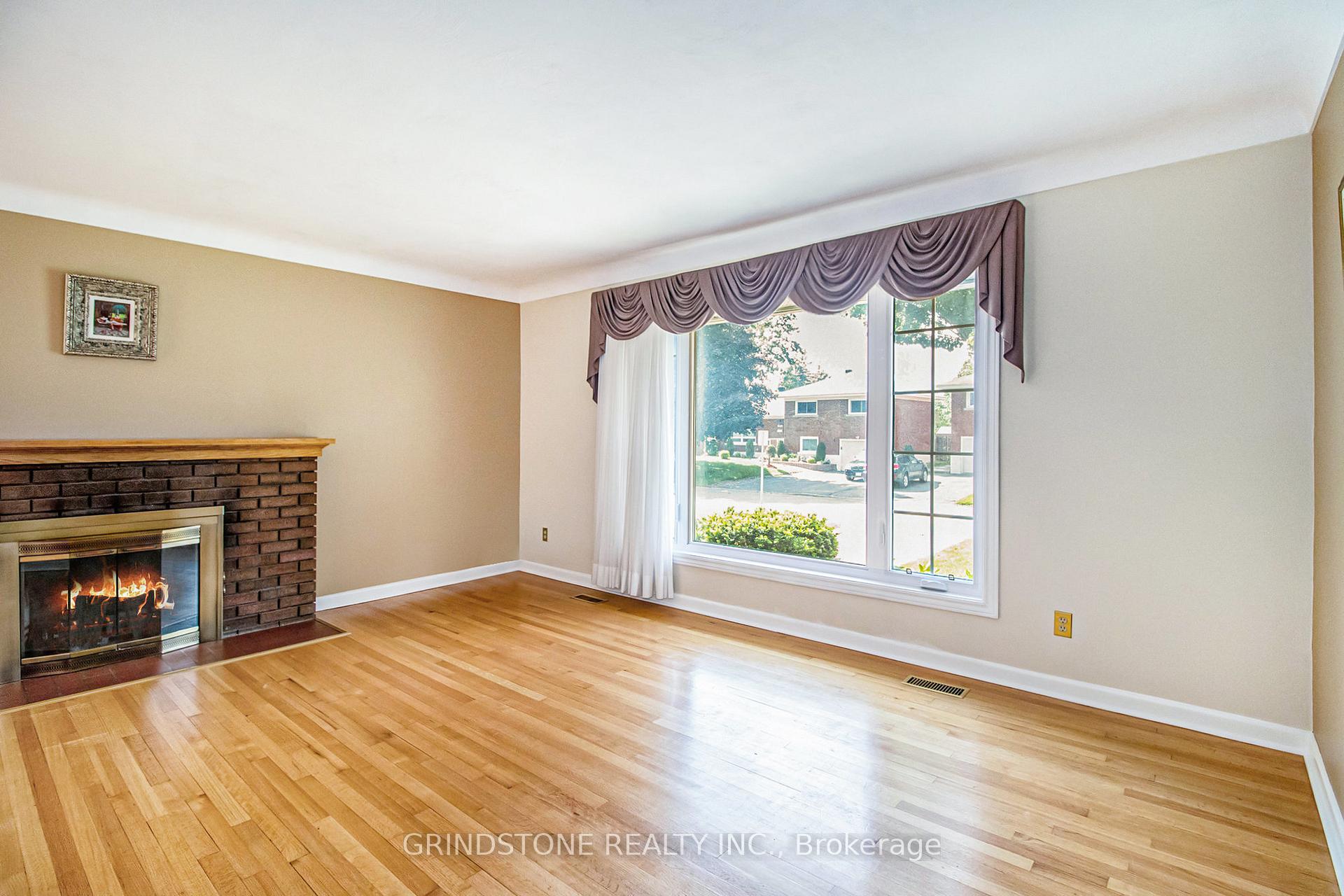 Photo 6 of 1806 Forman Avenue, Ottawa, Bel Air Heights — HOMEH