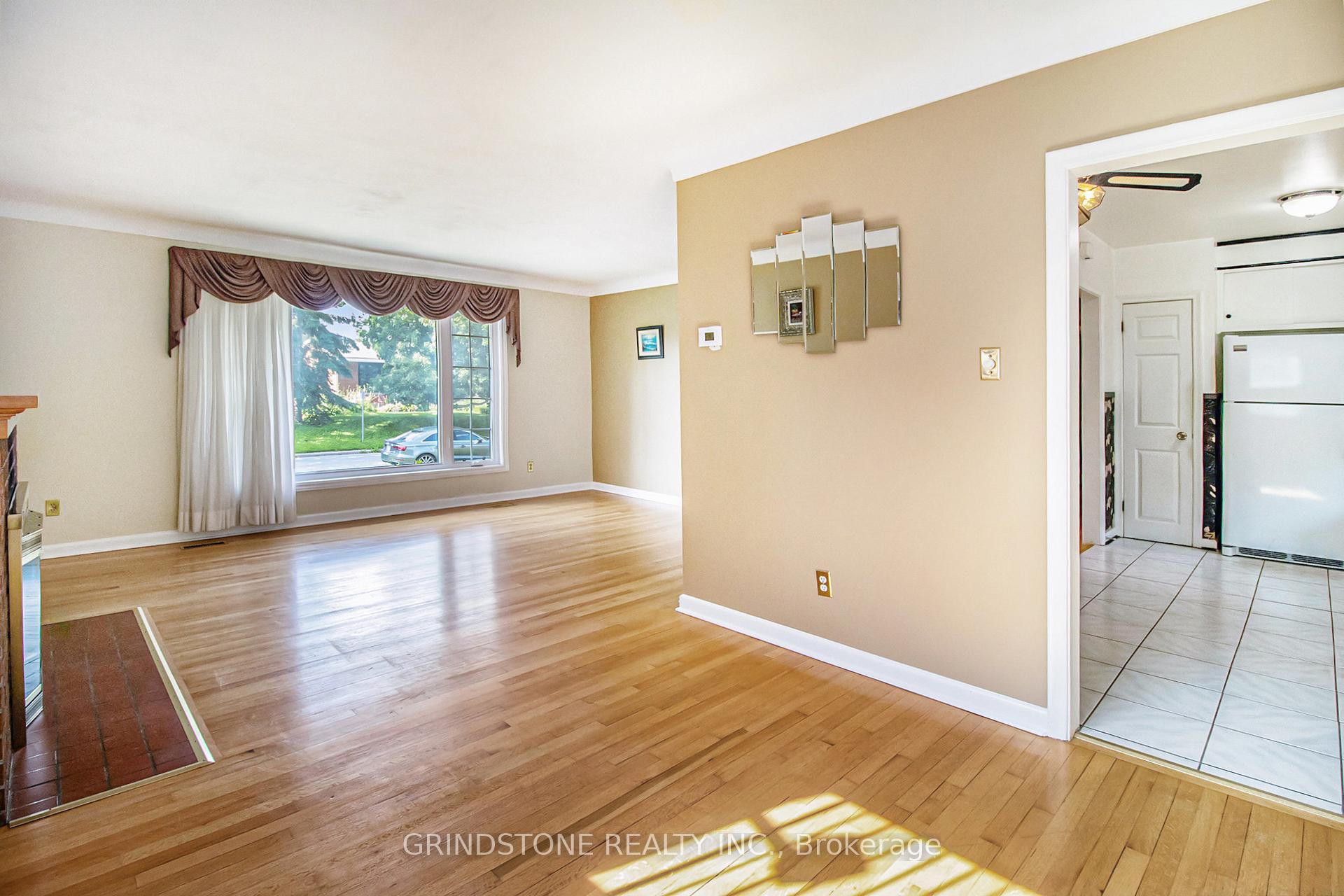 Photo 7 of 1806 Forman Avenue, Ottawa, Bel Air Heights — HOMEH