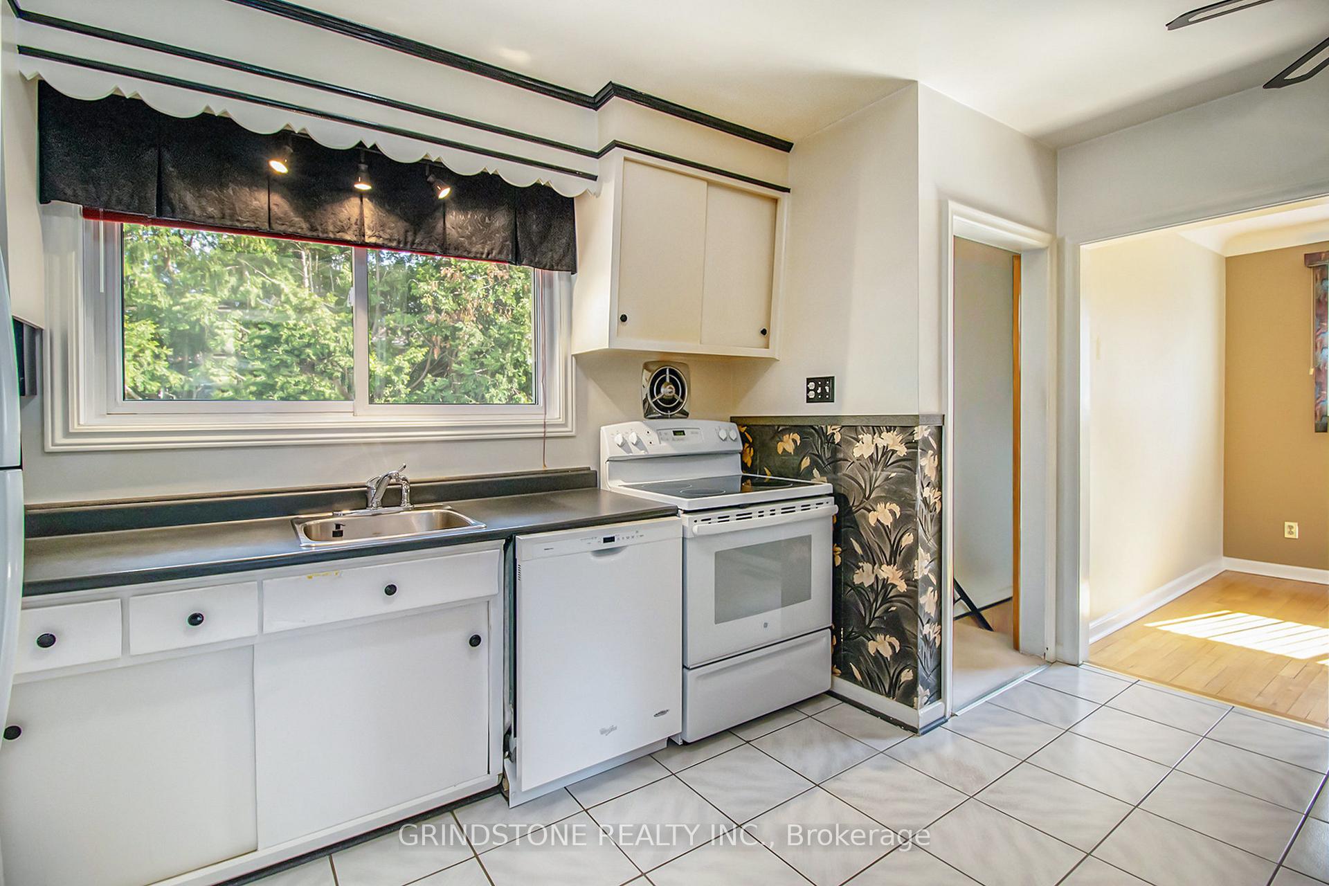 Photo 8 of 1806 Forman Avenue, Ottawa, Bel Air Heights — HOMEH