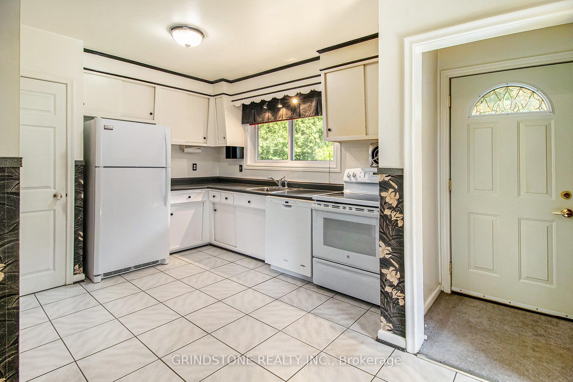Photo 9 of 1806 Forman Avenue, Ottawa, Bel Air Heights — HOMEH