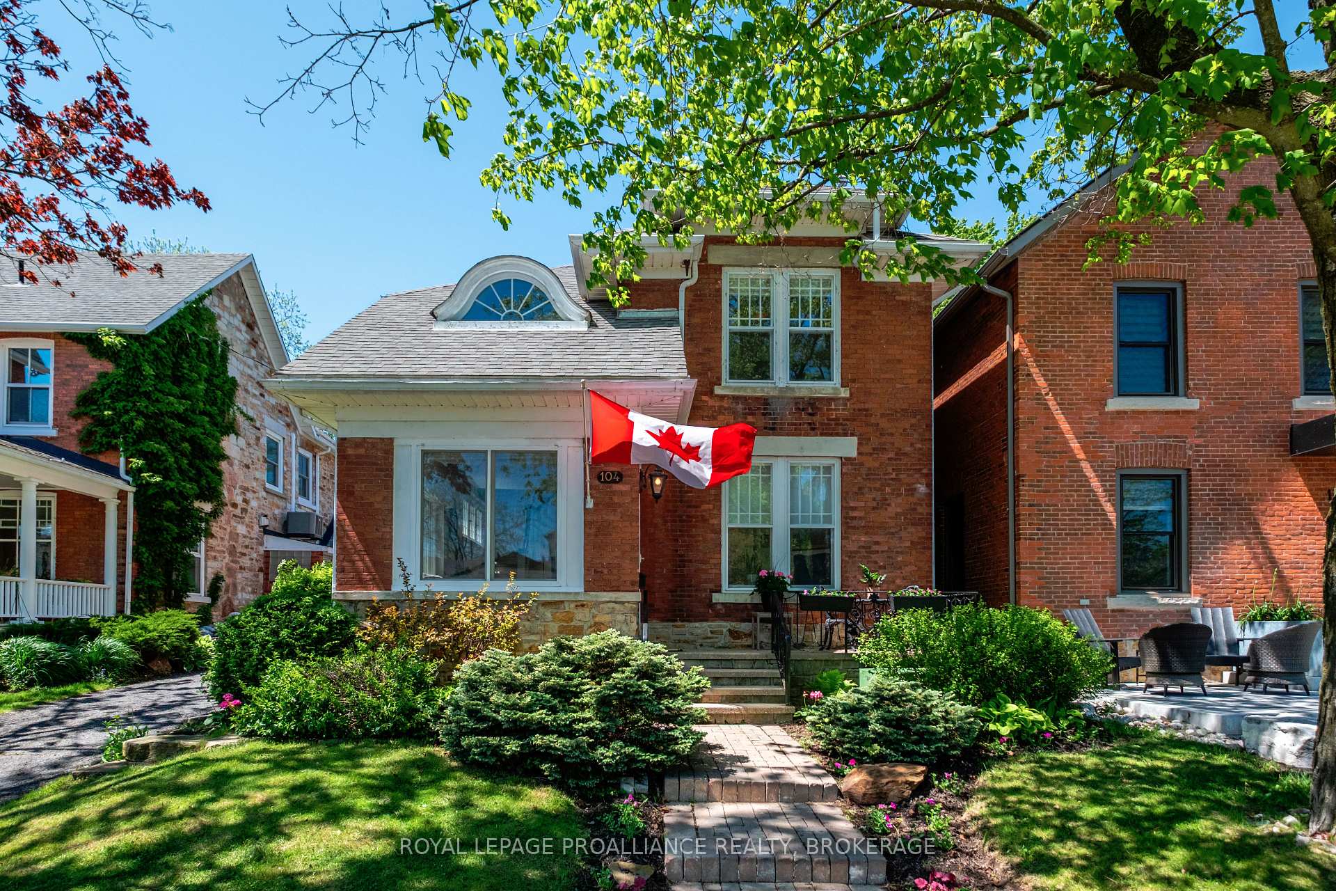 Photo 2 of 104 John Street, Gananoque — HOMEH