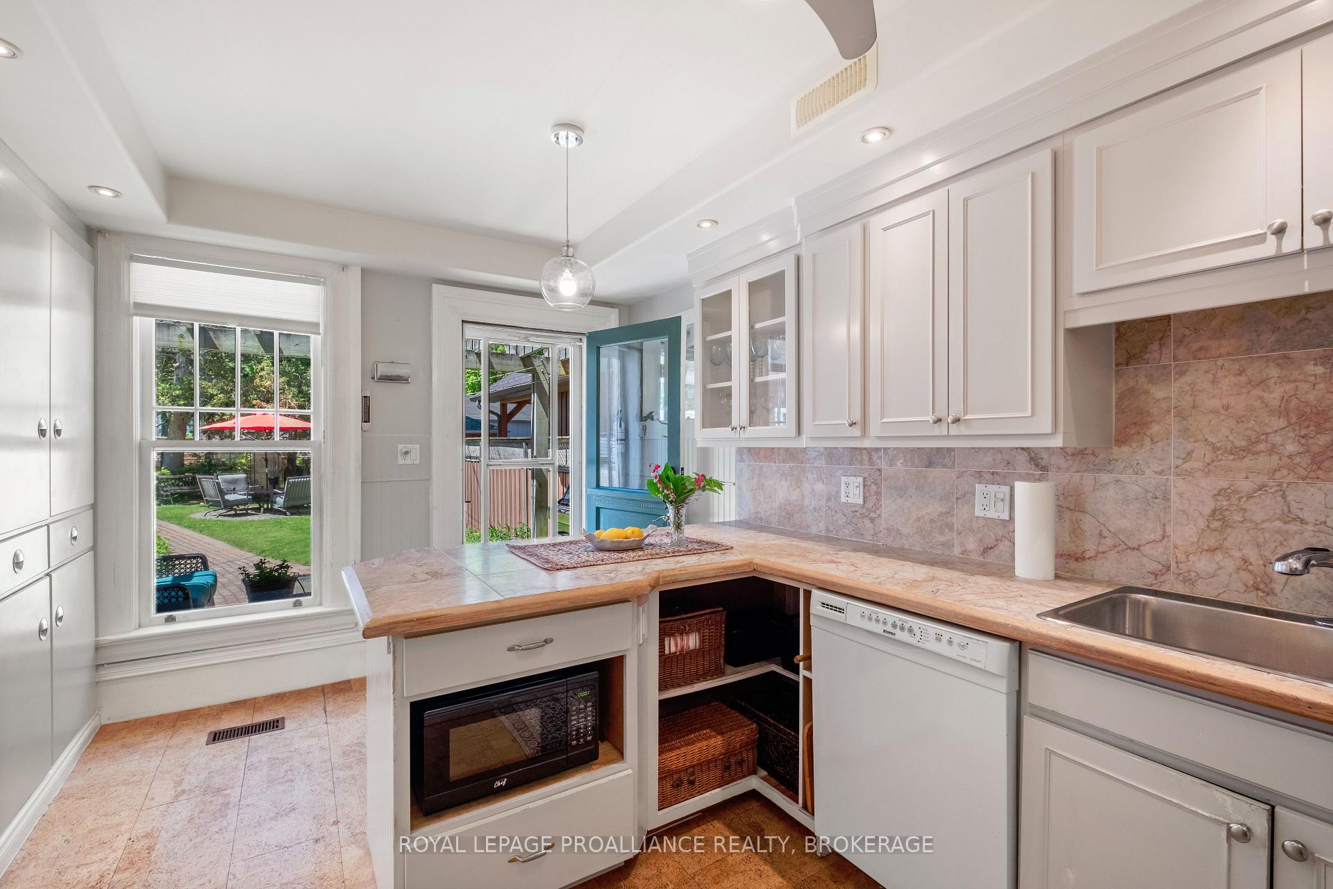 Photo 28 of 104 John Street, Gananoque — HOMEH