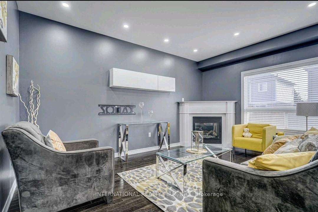Photo 5 of 40 Forrester Drive, Clarington, Bowmanville — HOMEH