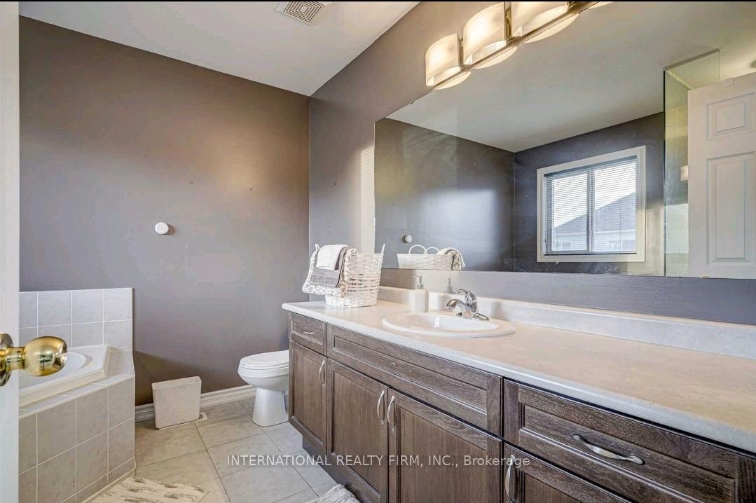Photo 11 of 40 Forrester Drive, Clarington, Bowmanville — HOMEH