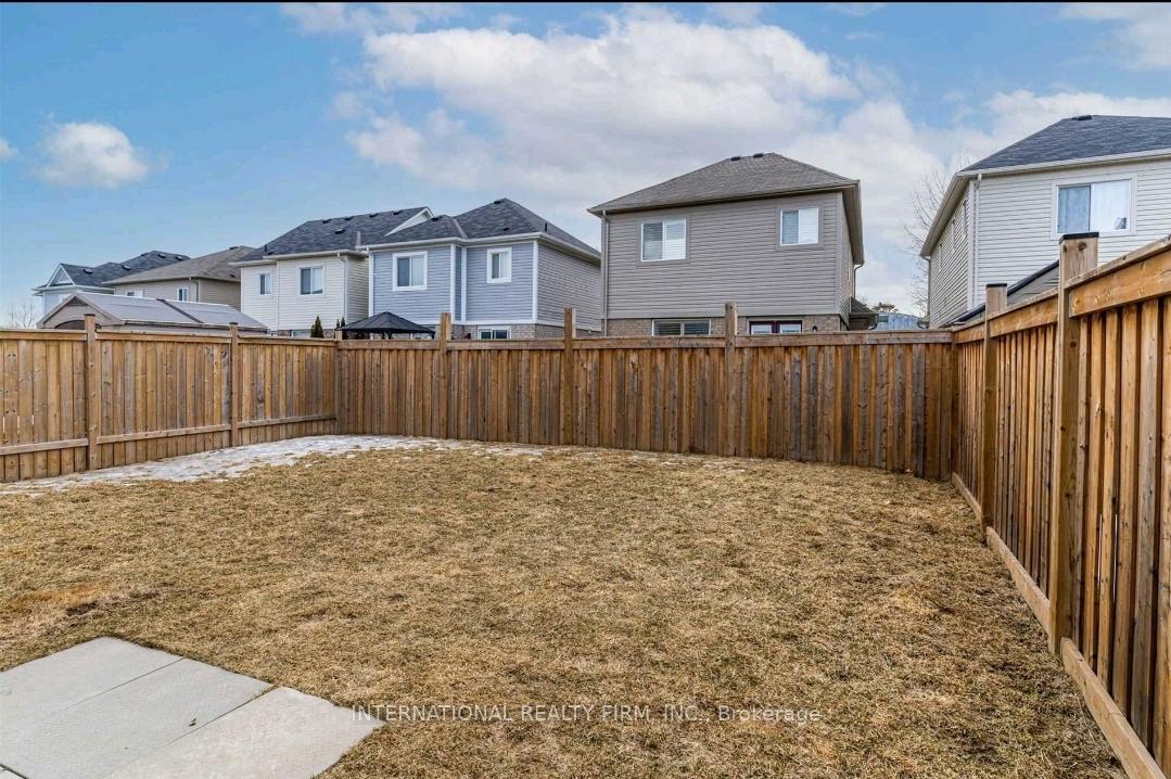 Photo 17 of 40 Forrester Drive, Clarington, Bowmanville — HOMEH