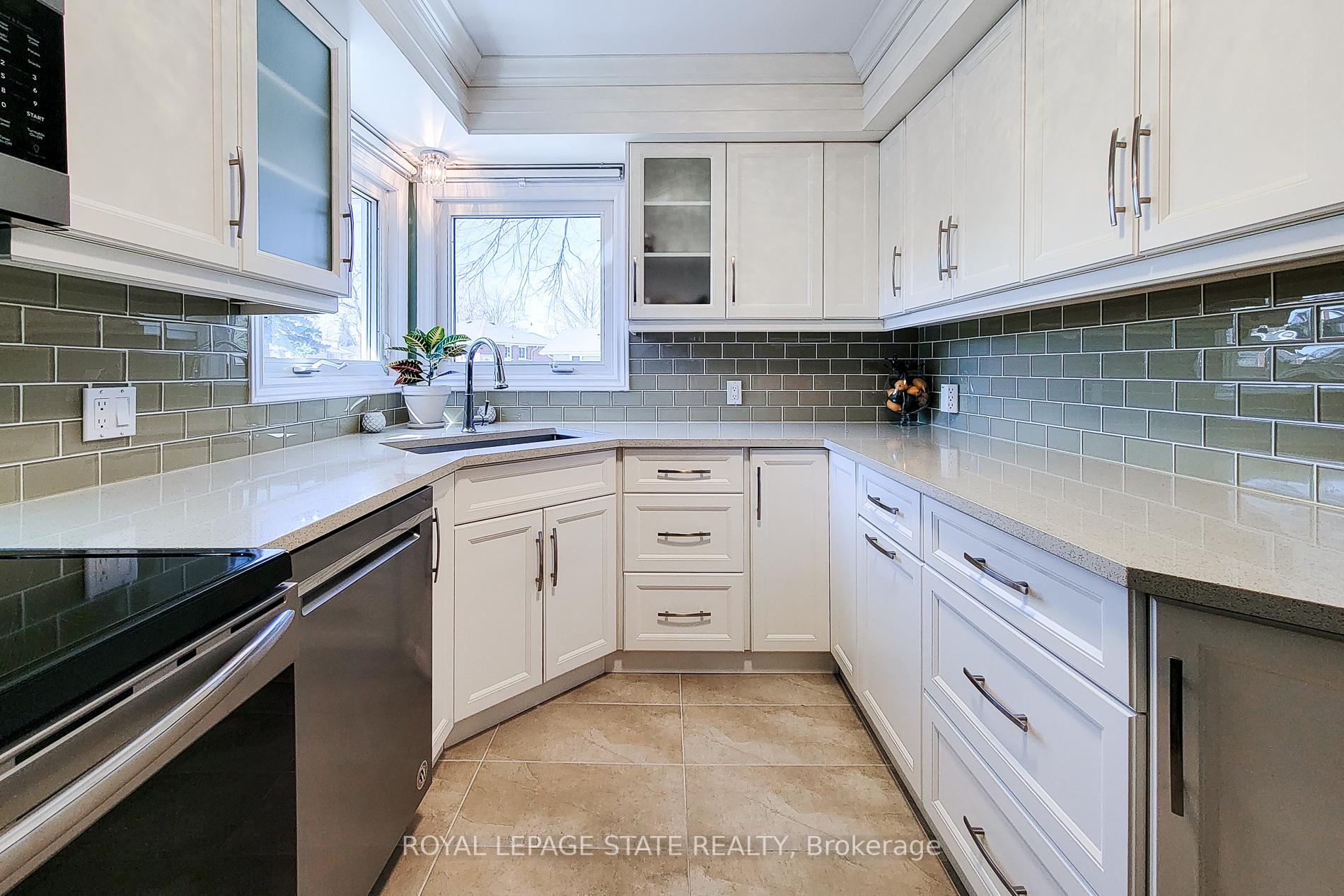 Photo 6 of 150 Laurier Avenue, Hamilton, Buchanan — HOMEH
