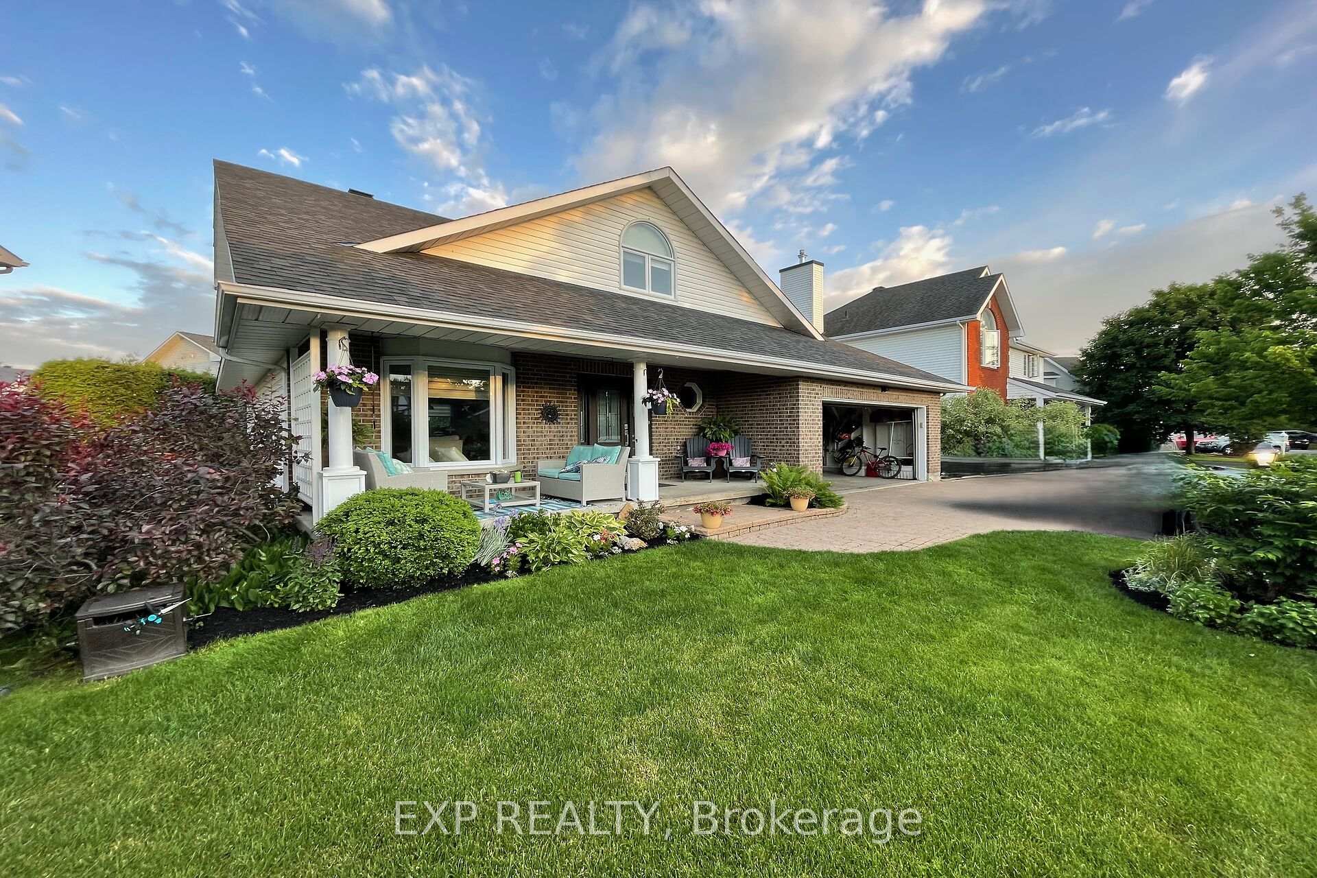 Photo 2 of 9 Hearn Crescent, Ottawa, Stittsville (South) — HOMEH