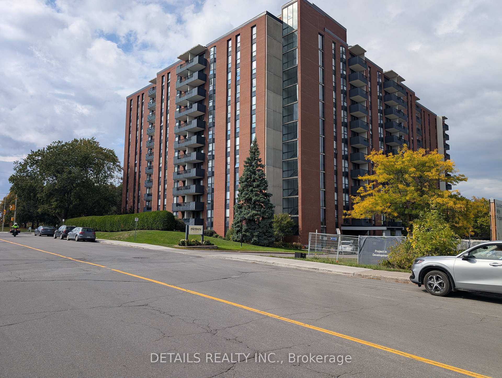 Front of Unit 914, 2951 Riverside Drive W