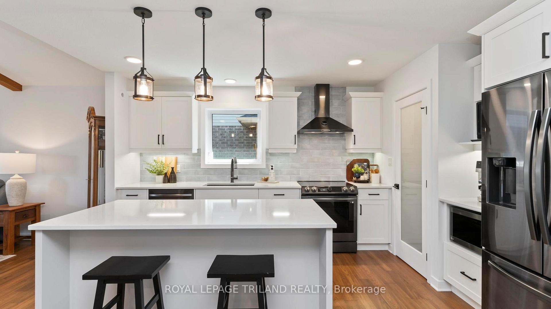 Photo 10 of 77 Benjamin Parkway, St. Thomas — HOMEH